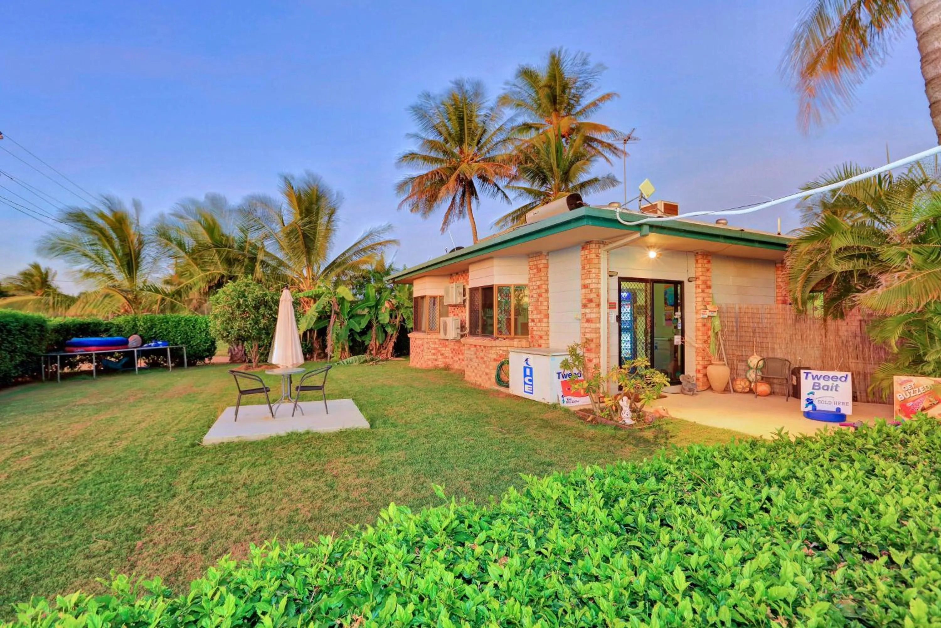 Facade/entrance in Alva Beach Tourist Park