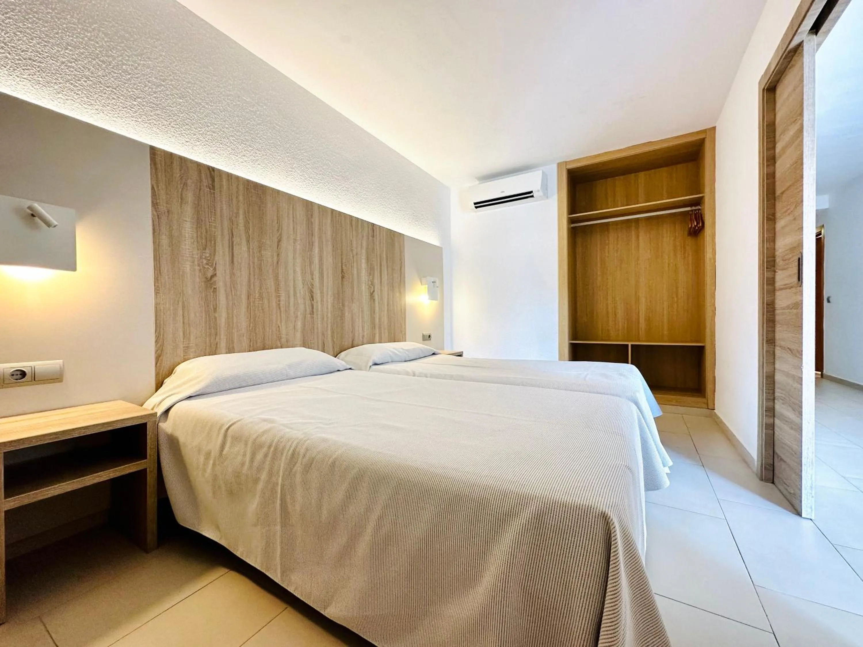 Bed in Apartamentos Jet - Adults Only