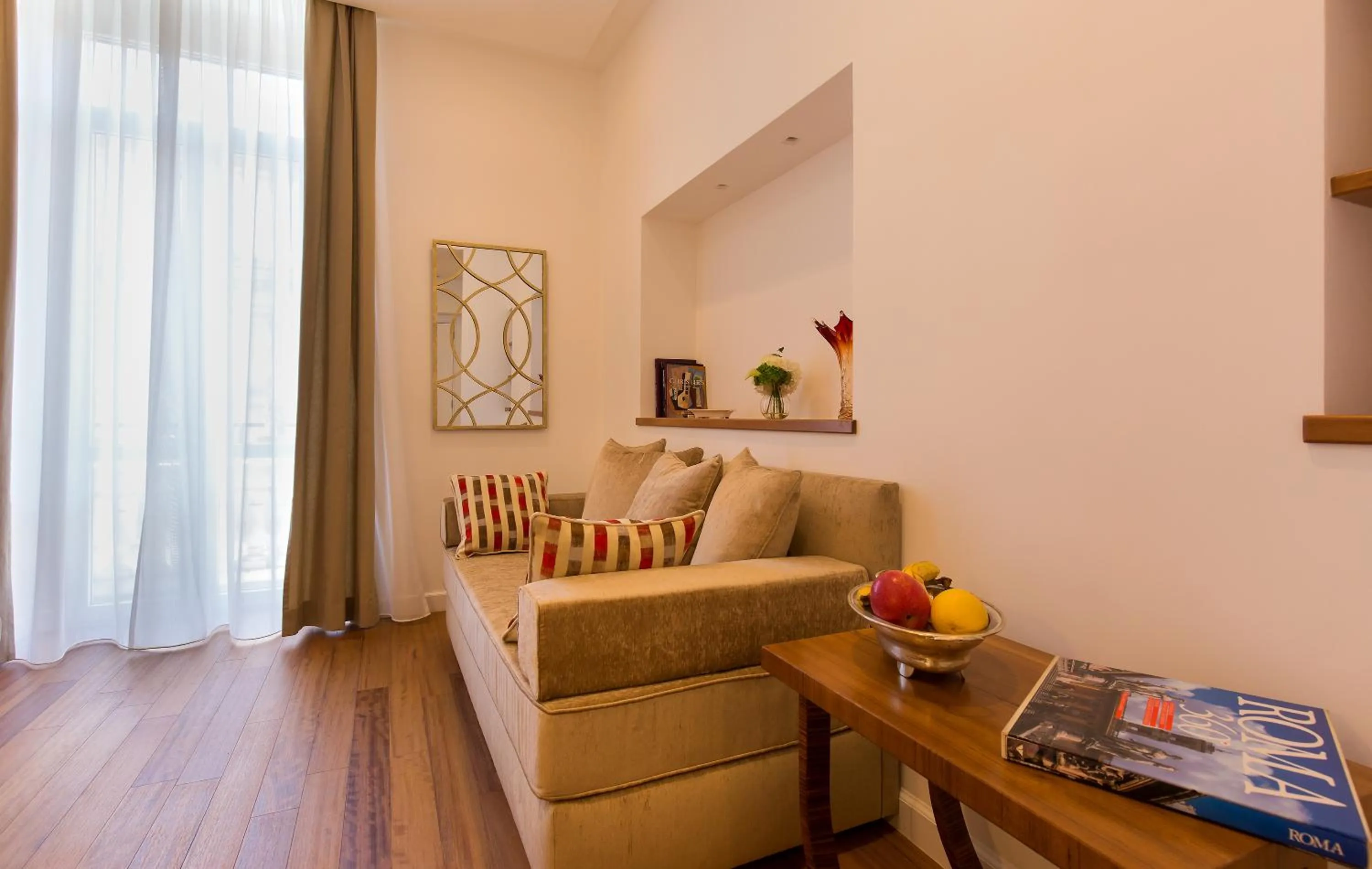 Bedroom in 900 Piazza del Popolo