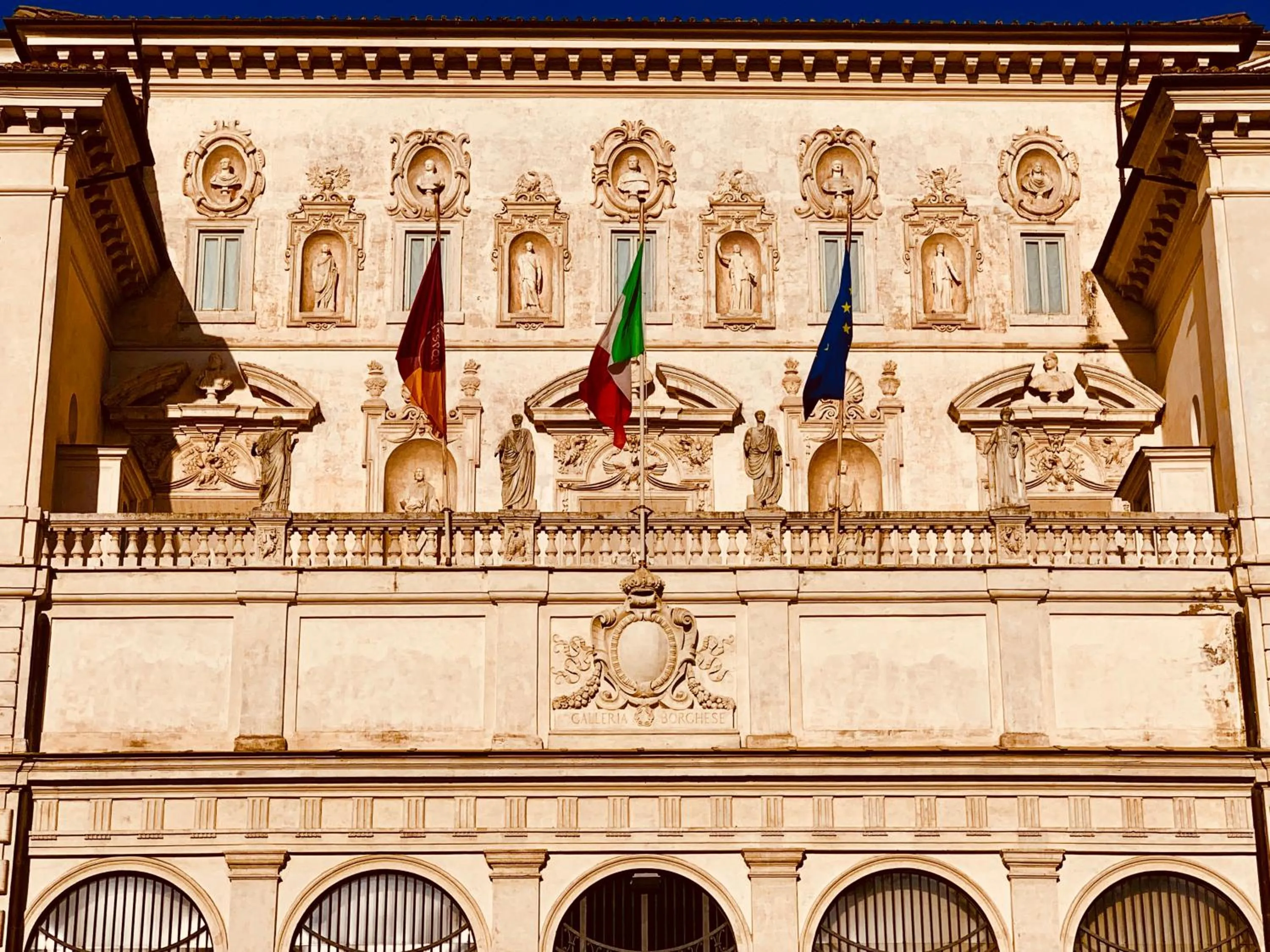 Nearby landmark in 900 Piazza del Popolo