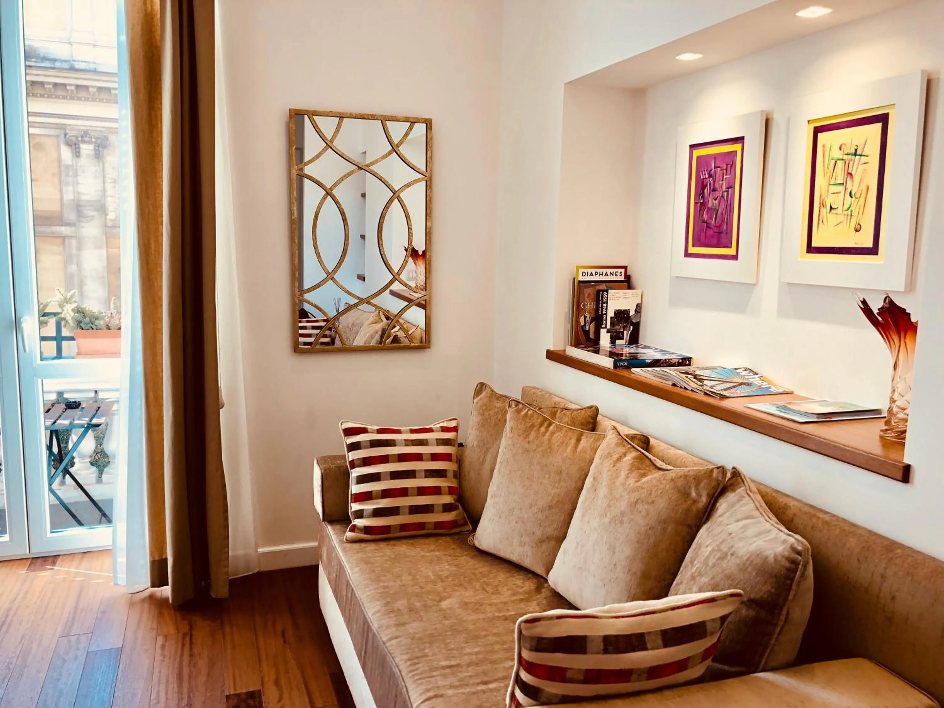 Photo of the whole room in 900 Piazza del Popolo