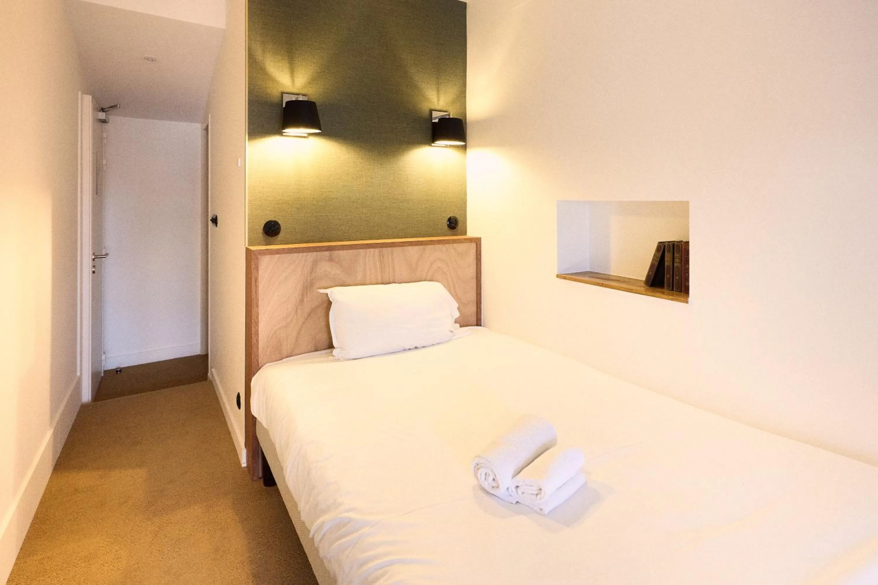 Bedroom, Bed in Hôtel Henri IV