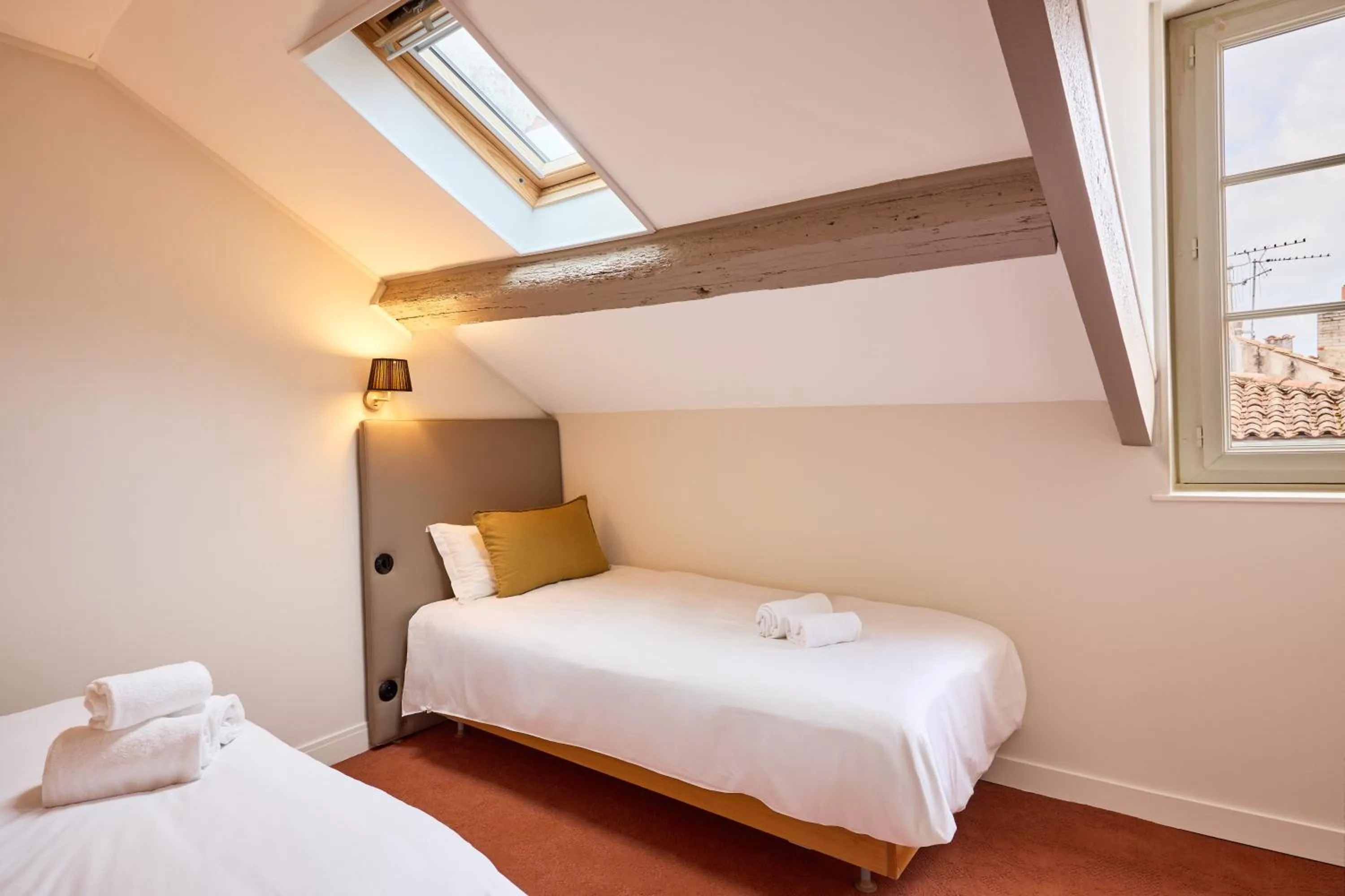 Bed in Hôtel Henri IV