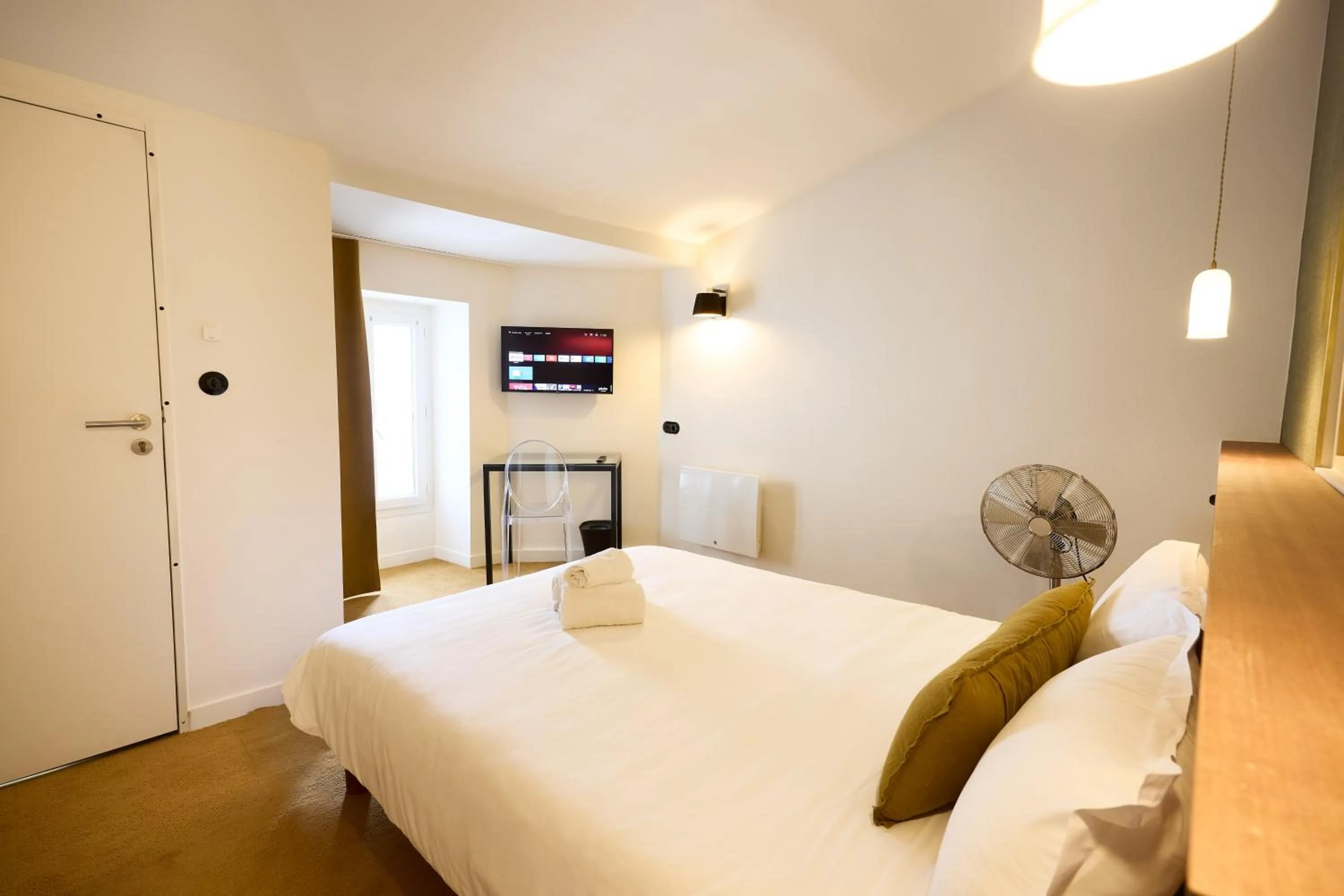 Bed in Hôtel Henri IV