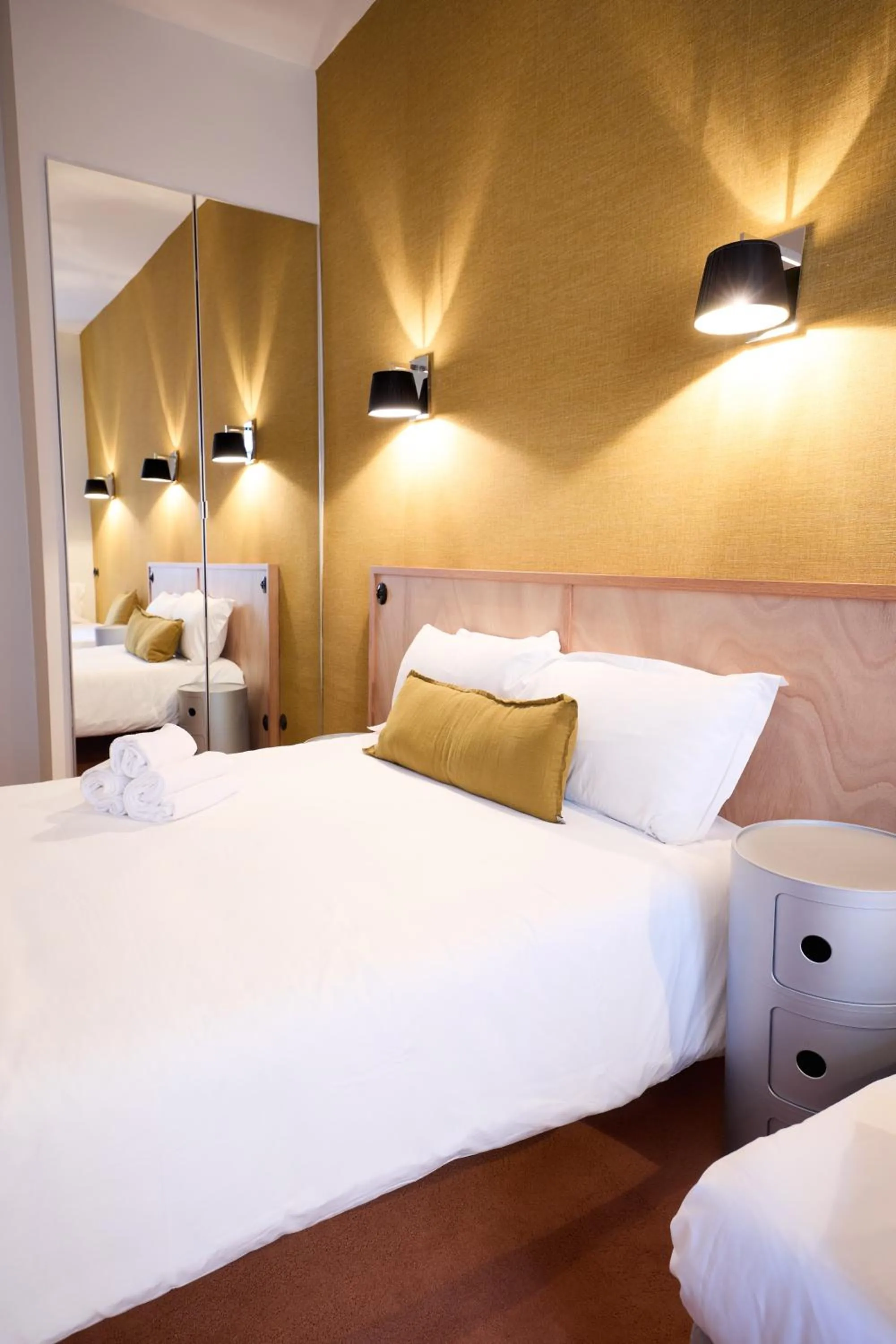 Bed in Hôtel Henri IV