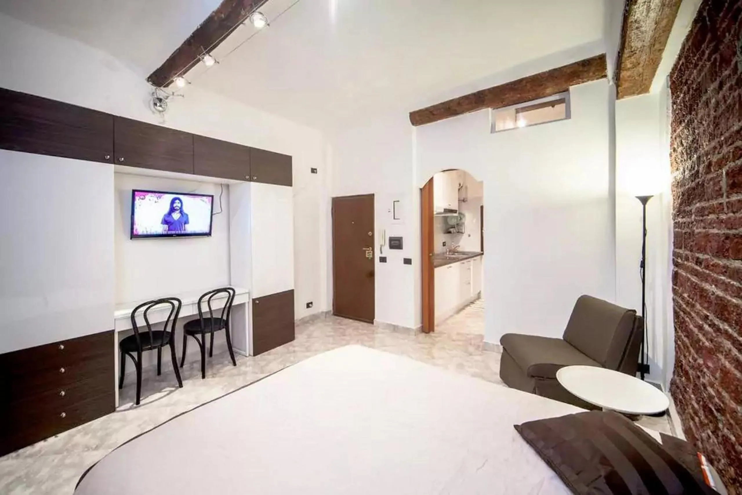 Photo of the whole room, Bed in Garibaldi Apartment - Red lights district