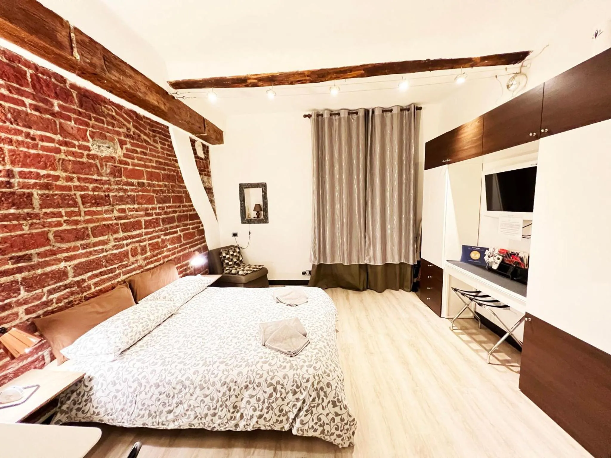 Photo of the whole room, Bed in Garibaldi Apartment - Red lights district