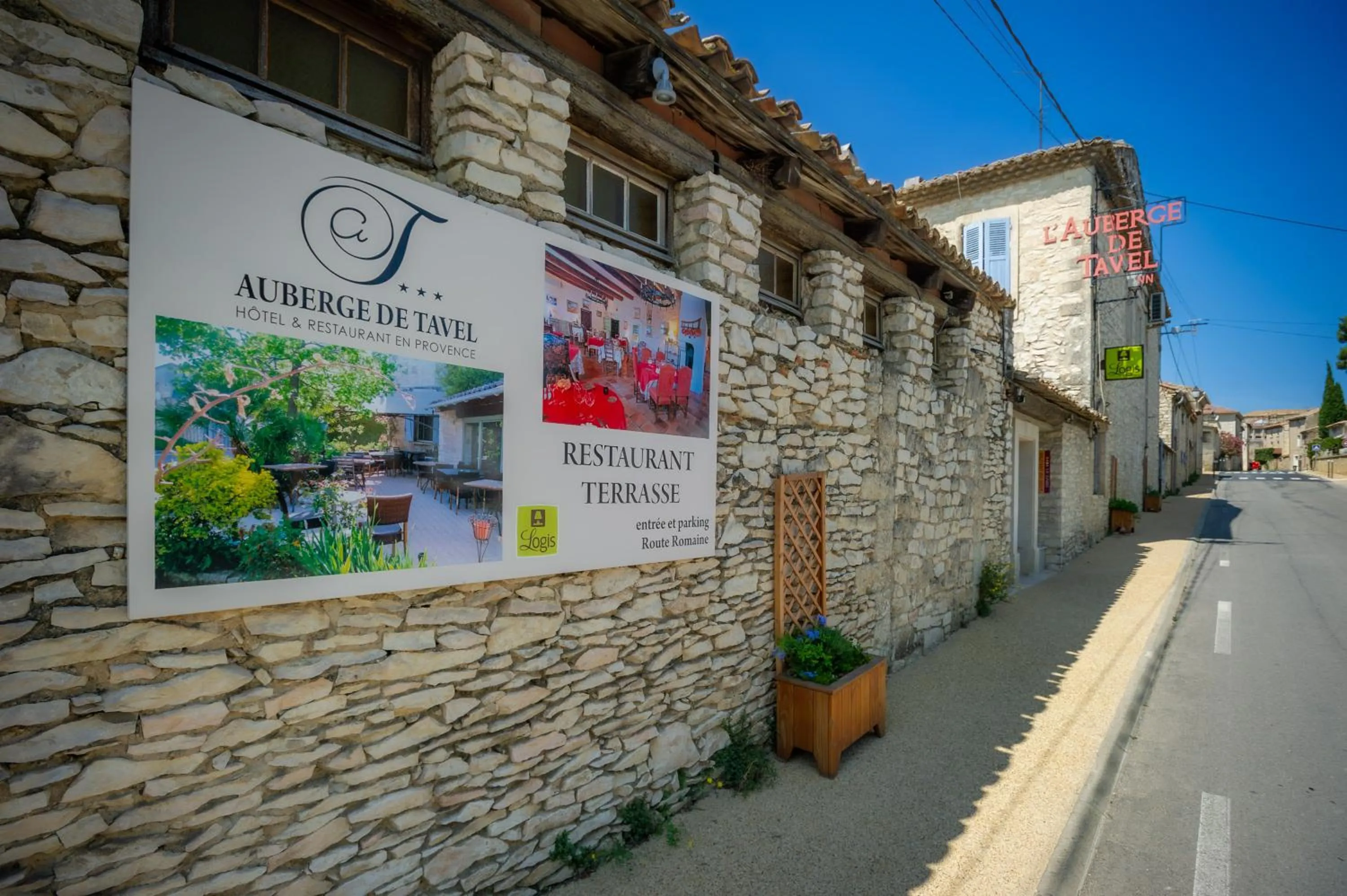 Property building in Logis Auberge De Tavel