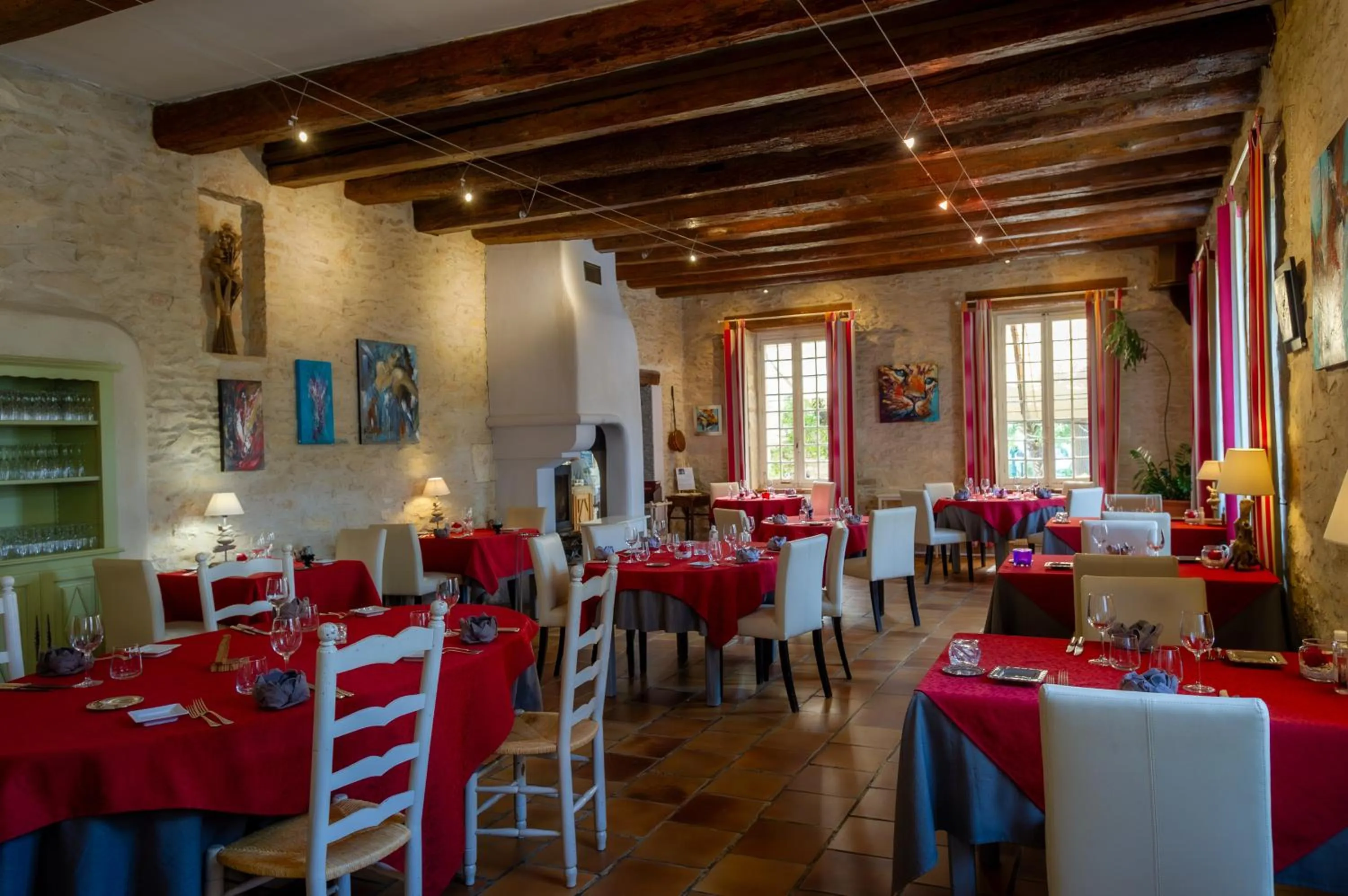 Restaurant/places to eat in Logis Auberge De Tavel