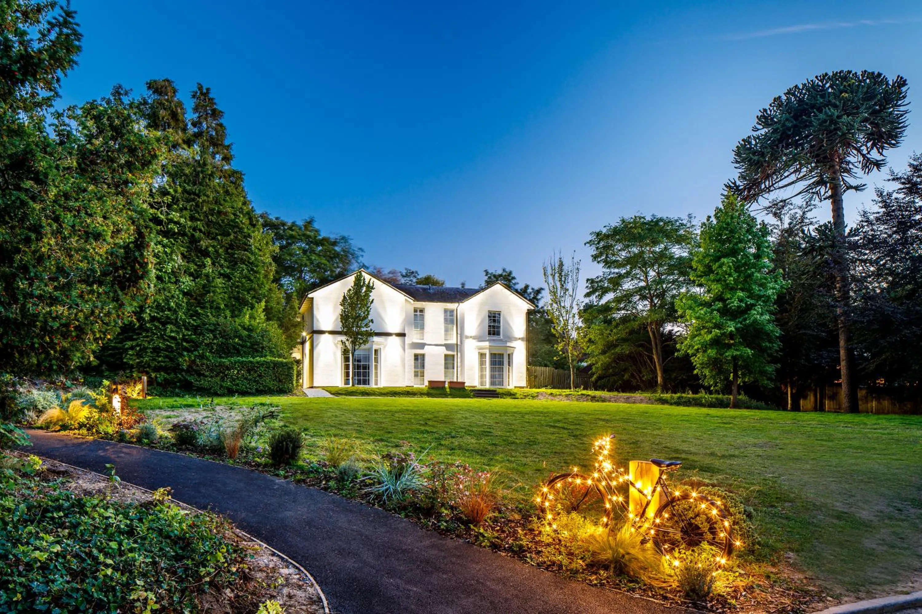Property building in Mercure Oxford Hawkwell House Hotel