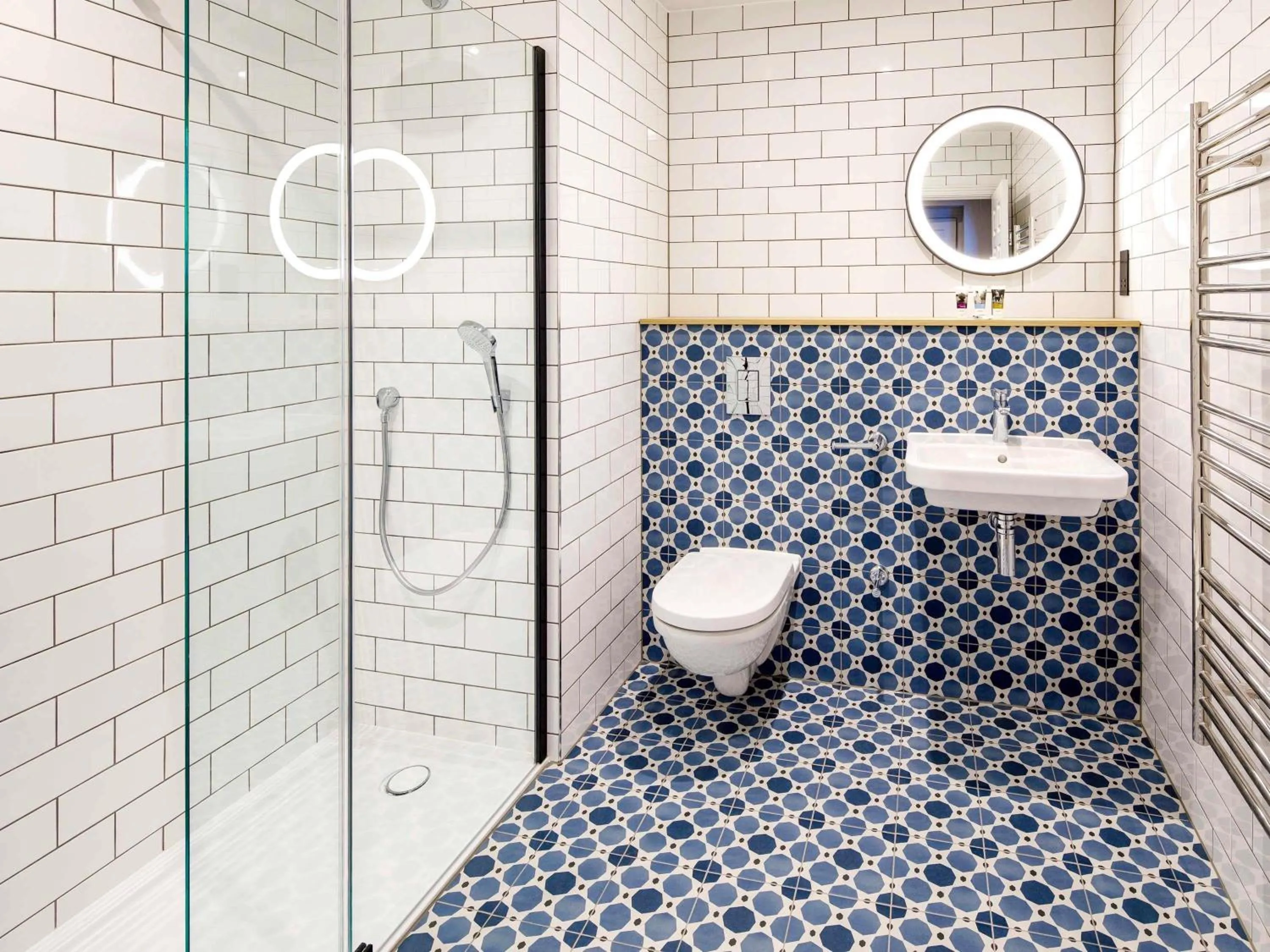 Bedroom in Mercure Oxford Hawkwell House Hotel