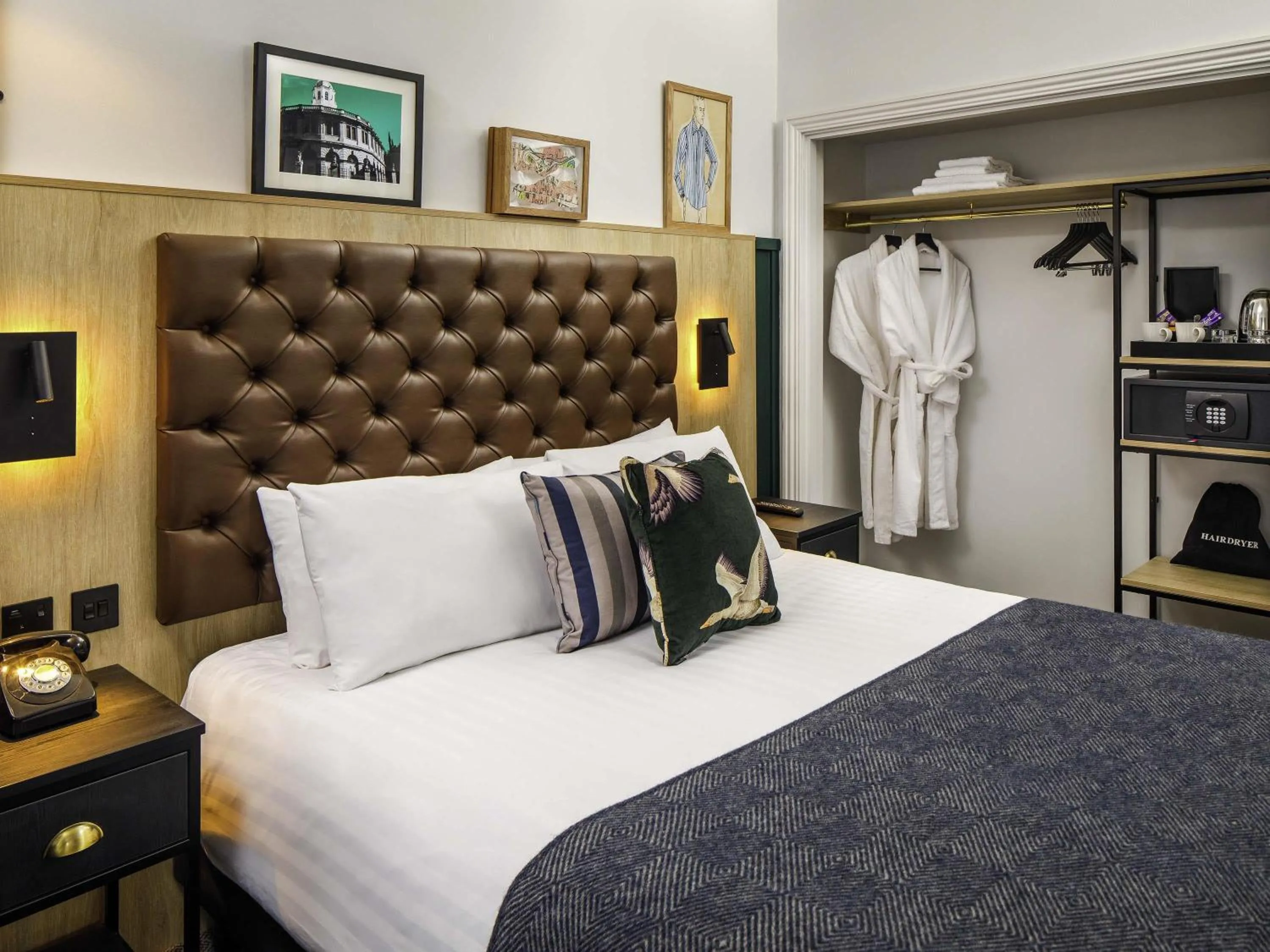 Bedroom, Bed in Mercure Oxford Hawkwell House Hotel