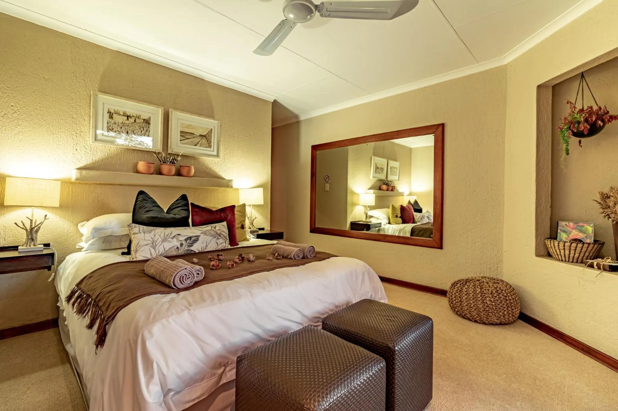 Photo of the whole room, Bed in Ulwazi Rock Lodge