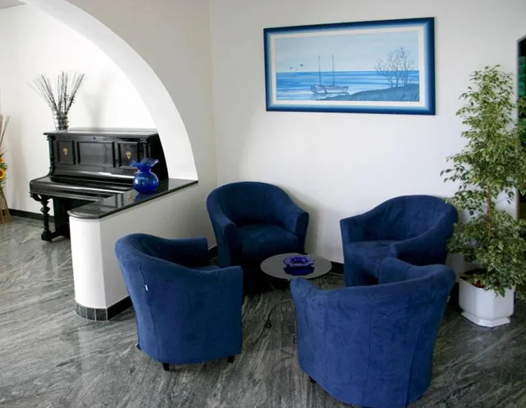 Communal lounge/ TV room in Hotel Della Motta