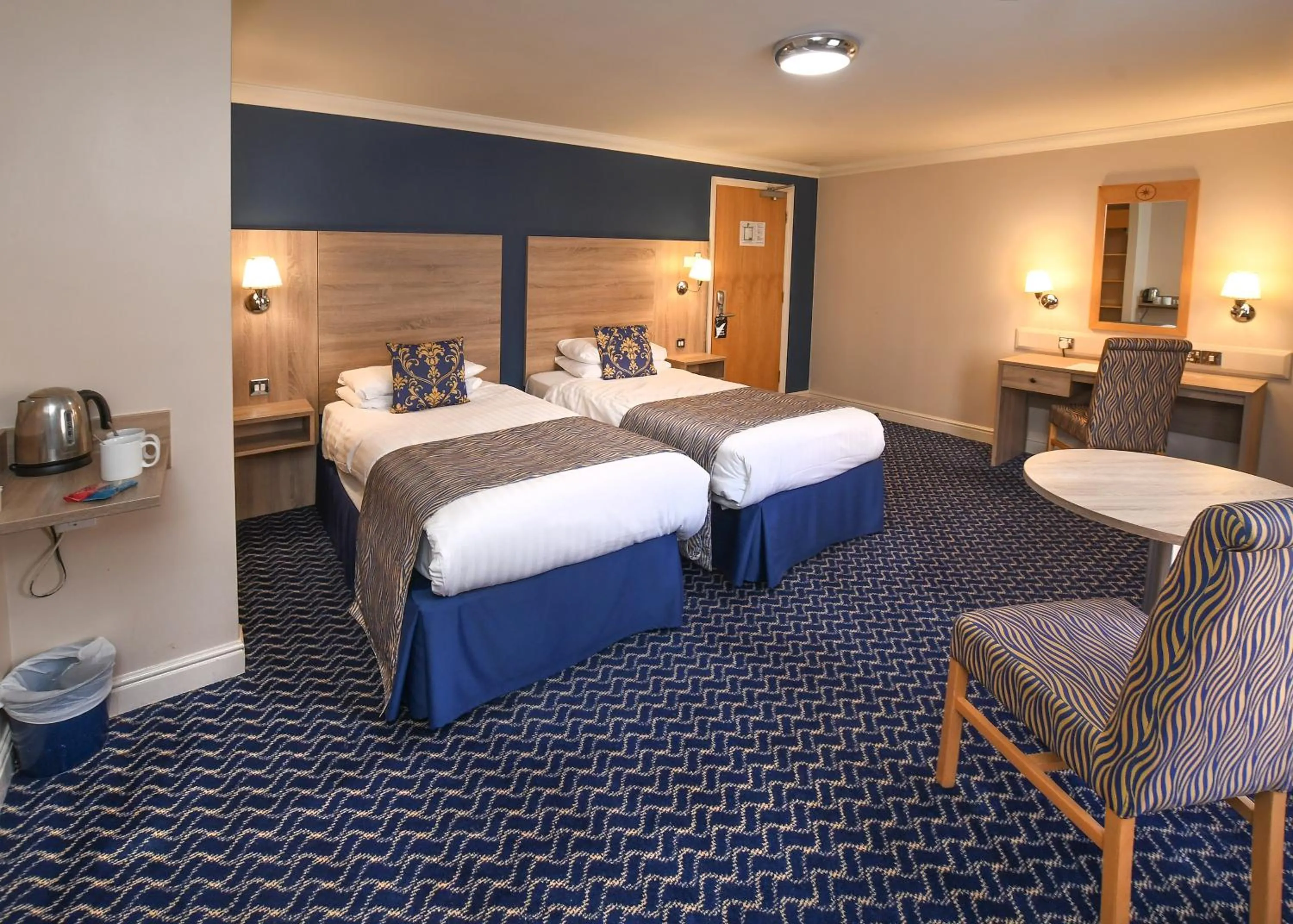 Bed in The Queens Hotel & Victoria Cloisters Apartments