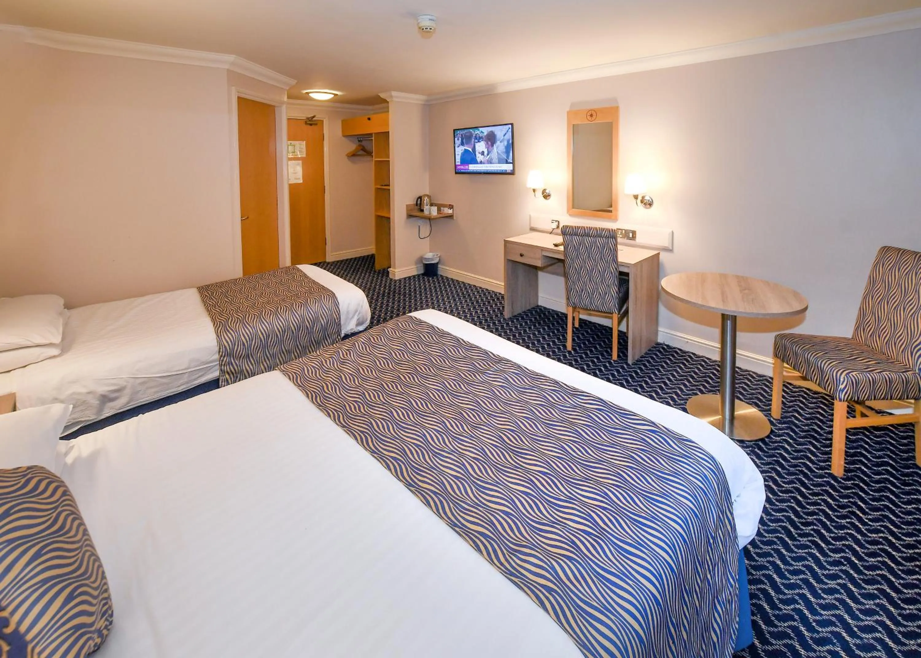 Bed in The Queens Hotel & Victoria Cloisters Apartments