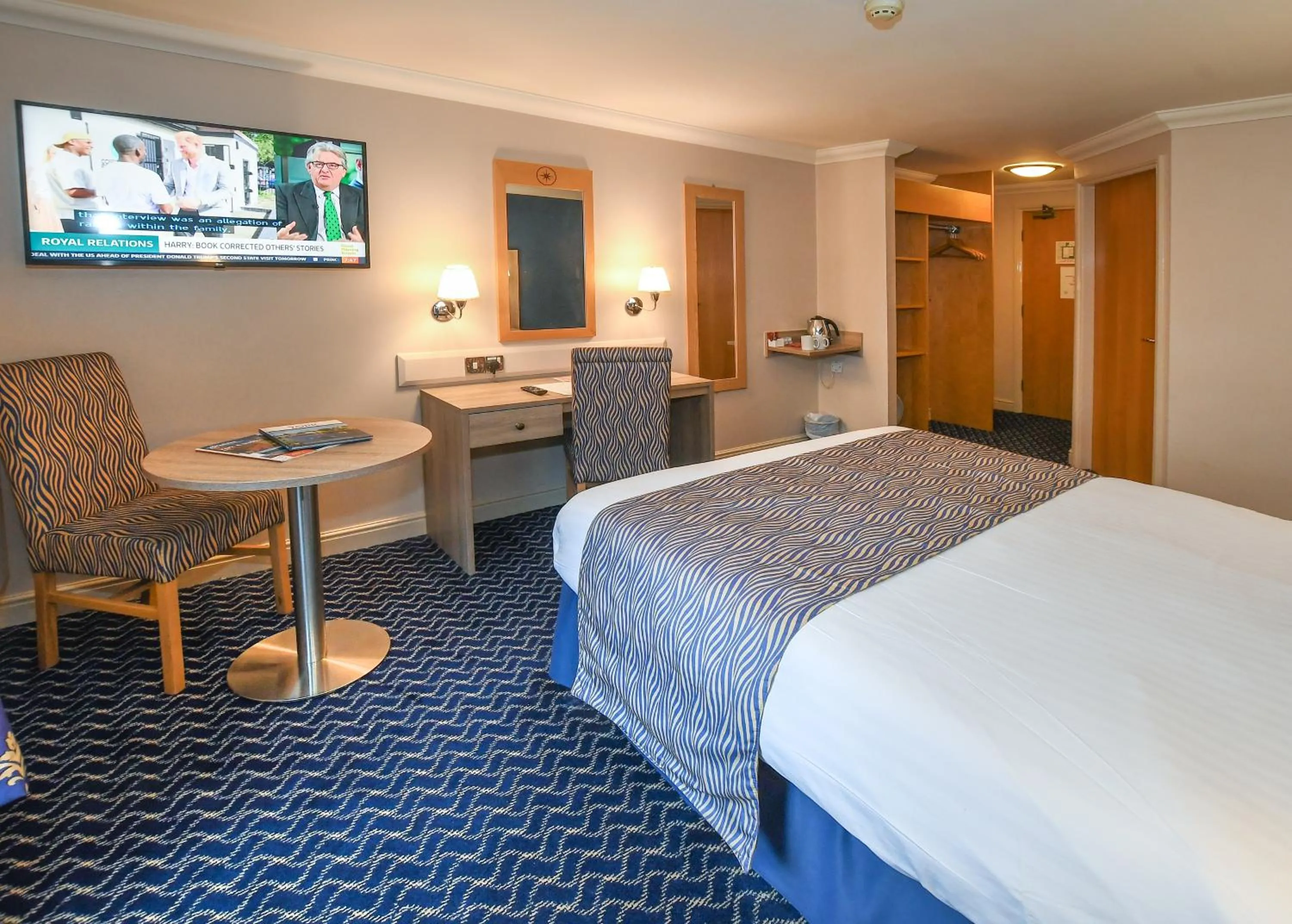 Bed in The Queens Hotel & Victoria Cloisters Apartments