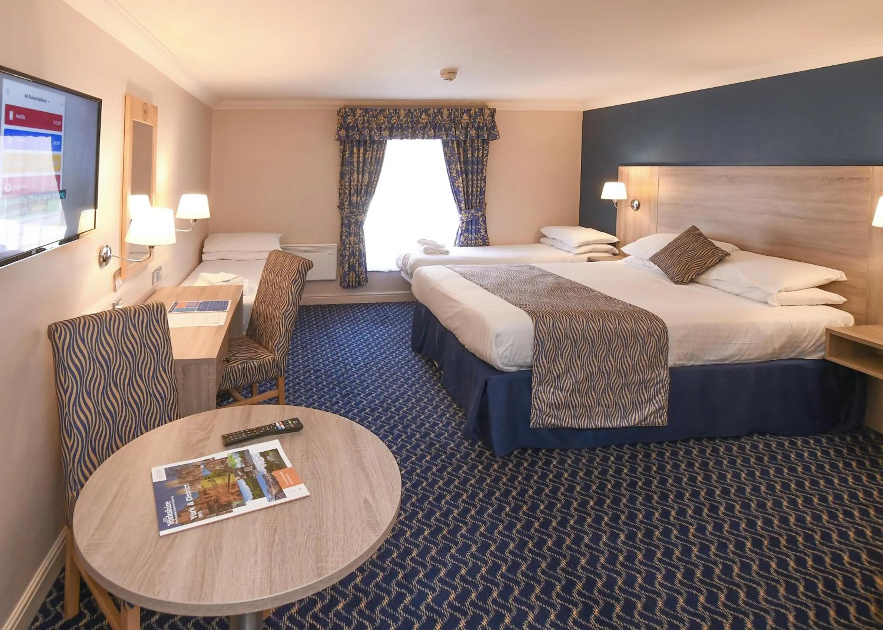 Bed in The Queens Hotel & Victoria Cloisters Apartments