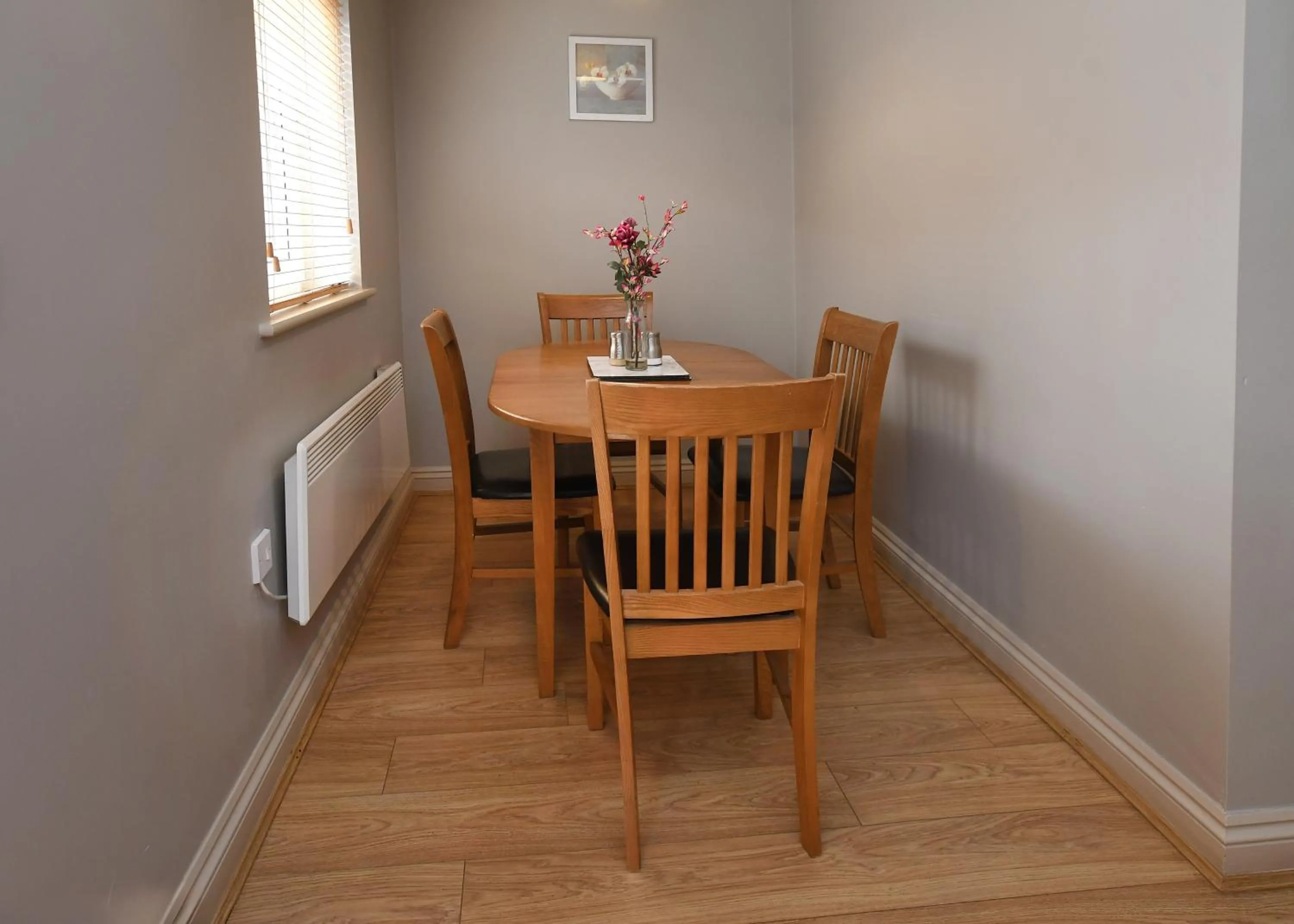 Dining area in The Queens Hotel & Victoria Cloisters Apartments