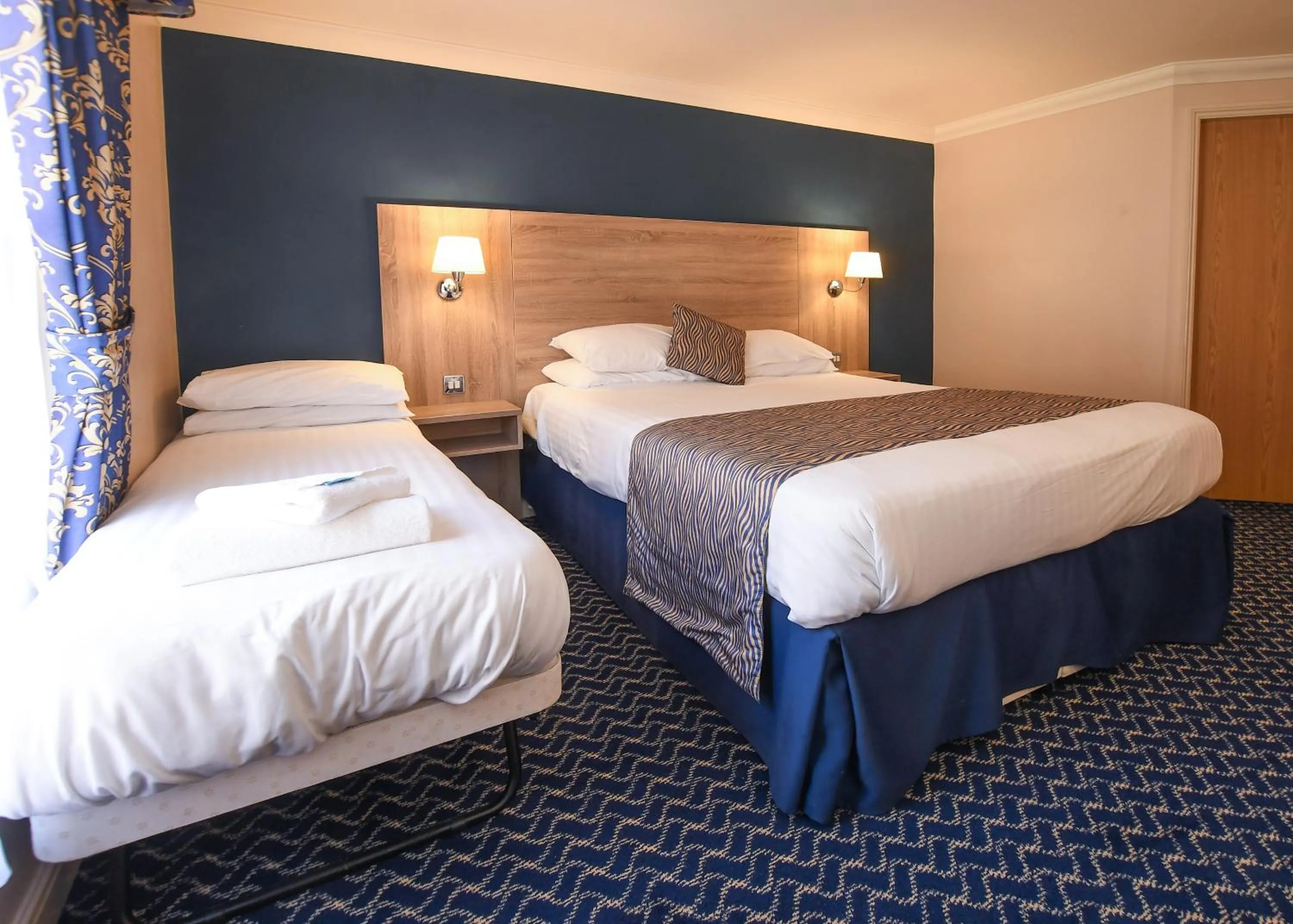 Bed in The Queens Hotel & Victoria Cloisters Apartments