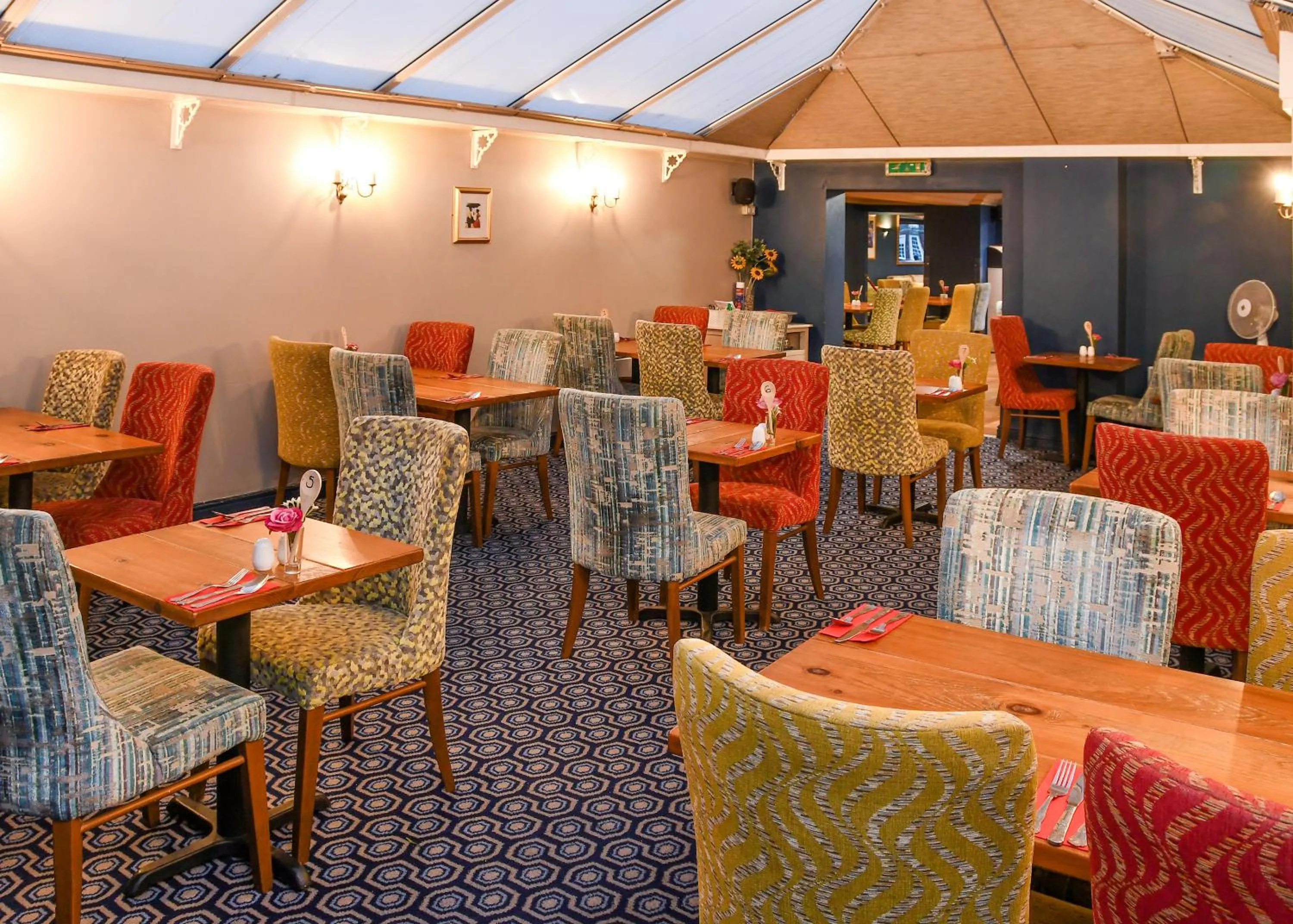 Restaurant/places to eat in The Queens Hotel & Victoria Cloisters Apartments