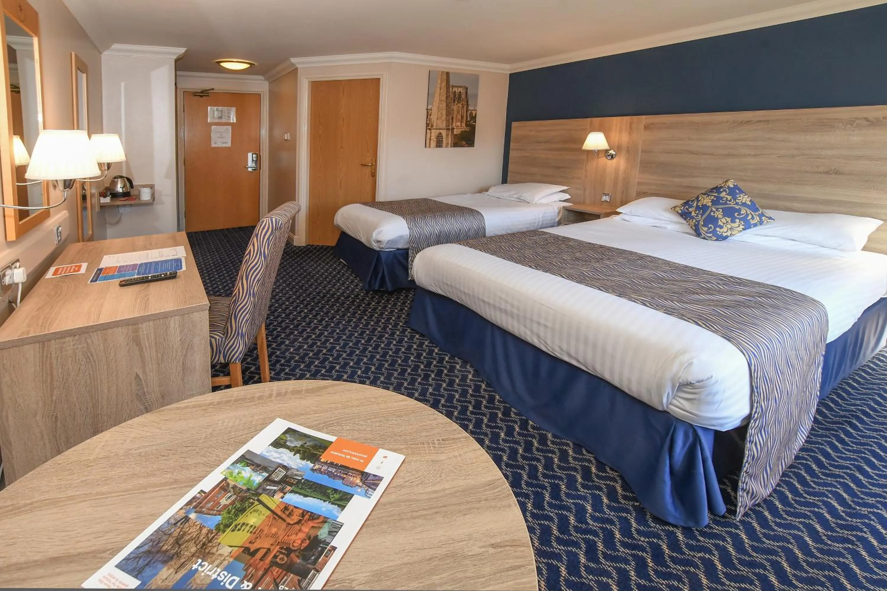 Bed in The Queens Hotel & Victoria Cloisters Apartments