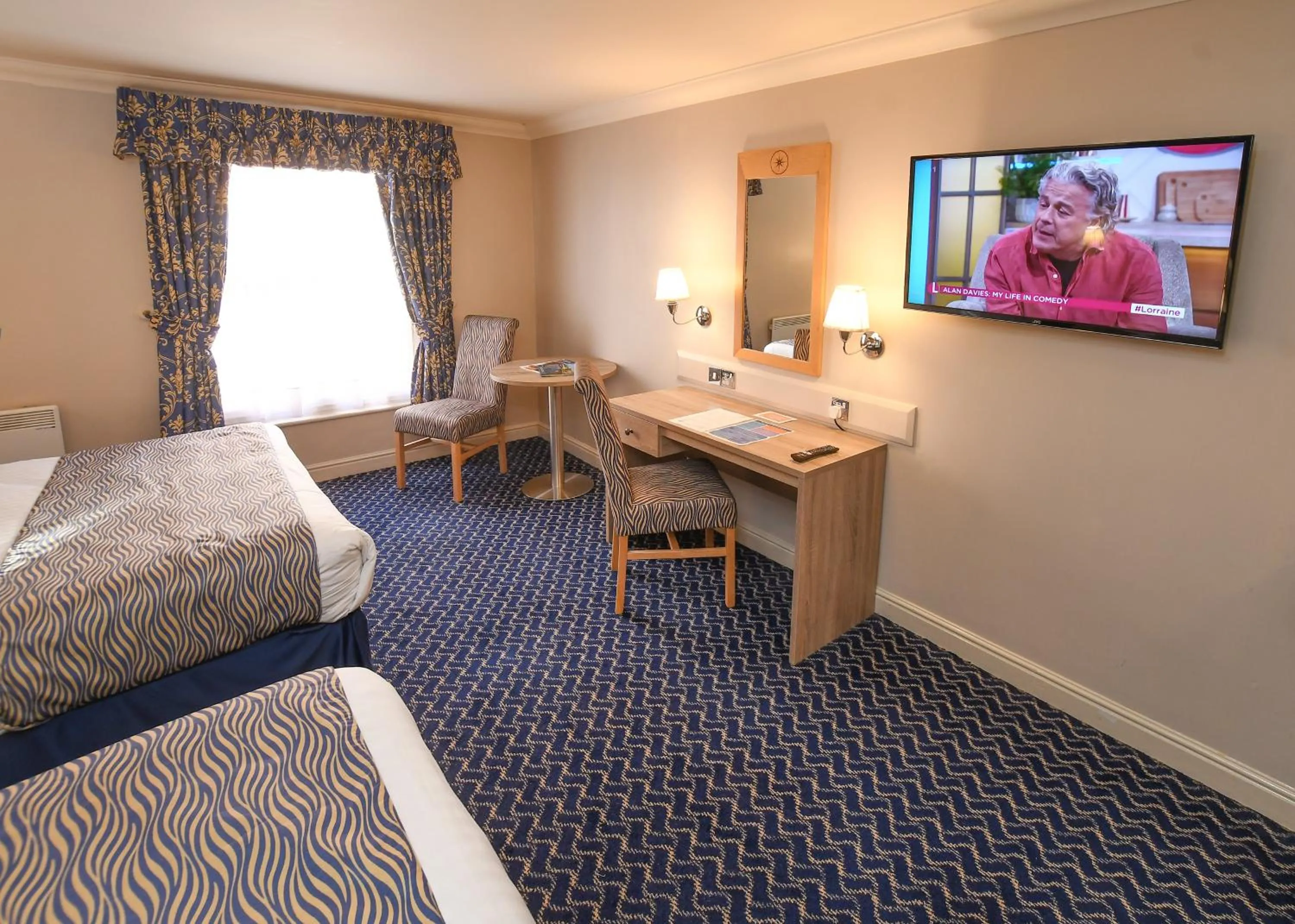 Bed in The Queens Hotel & Victoria Cloisters Apartments