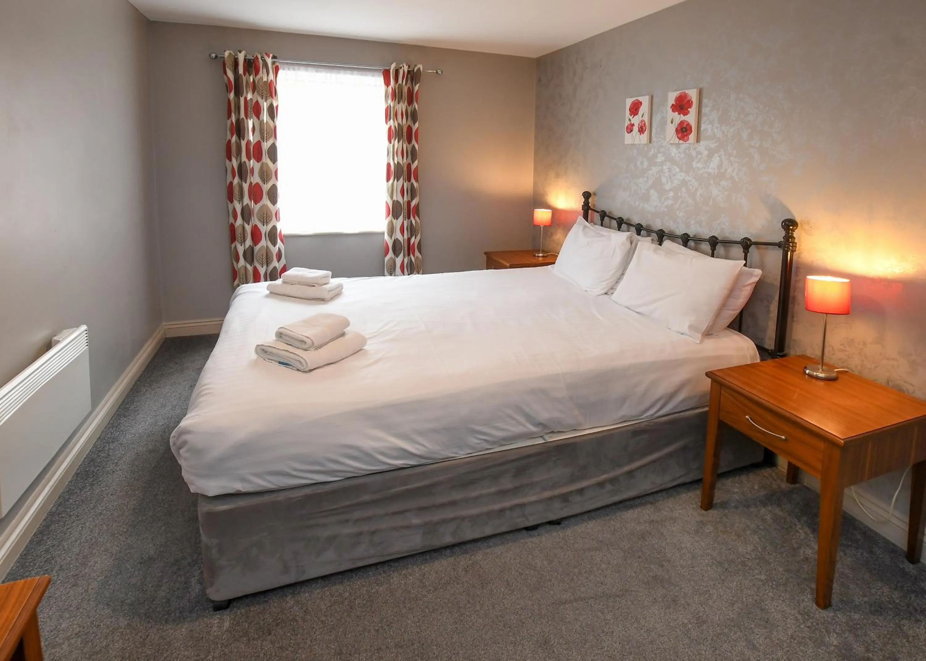 Bed in The Queens Hotel & Victoria Cloisters Apartments