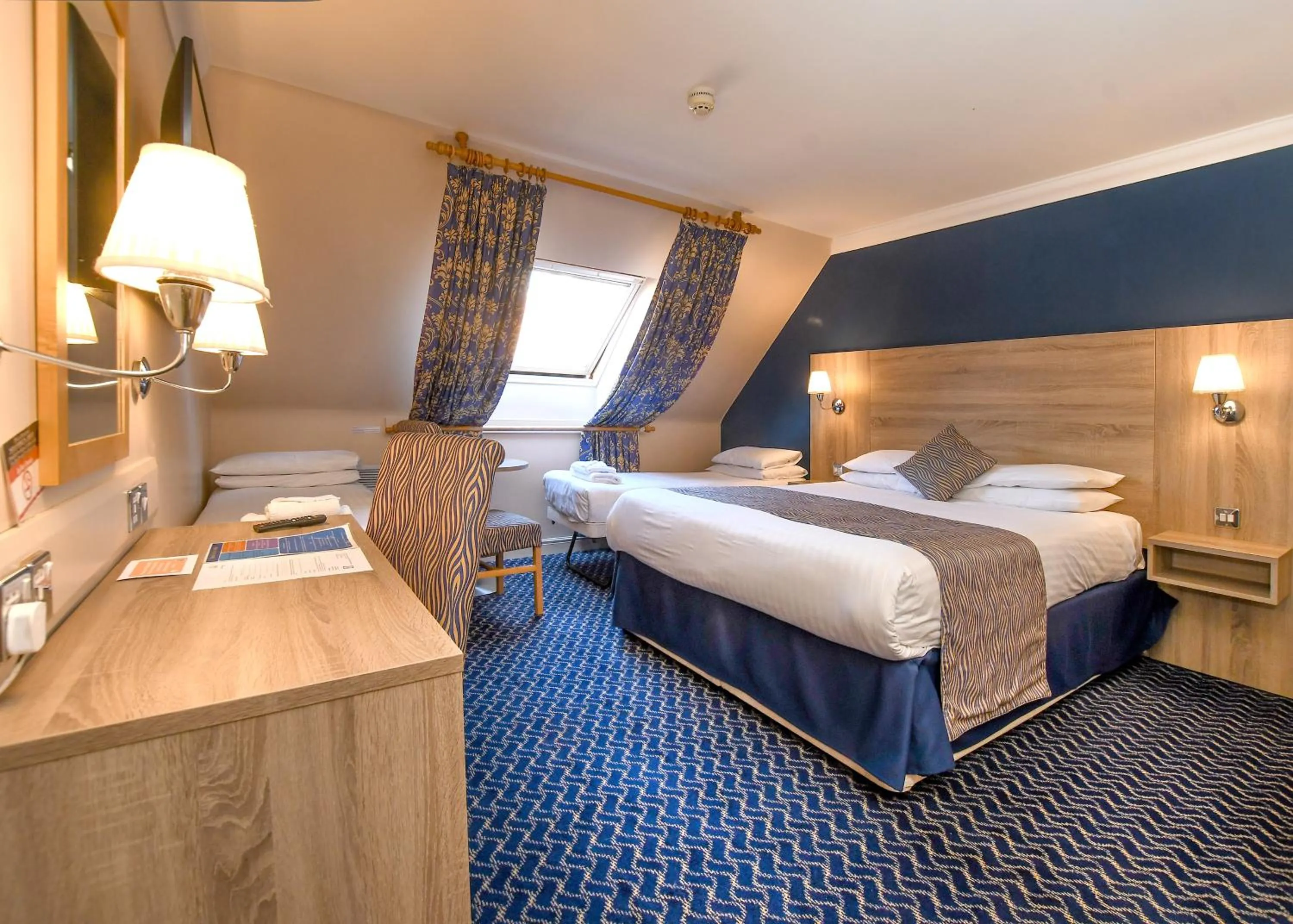 Bed in The Queens Hotel & Victoria Cloisters Apartments