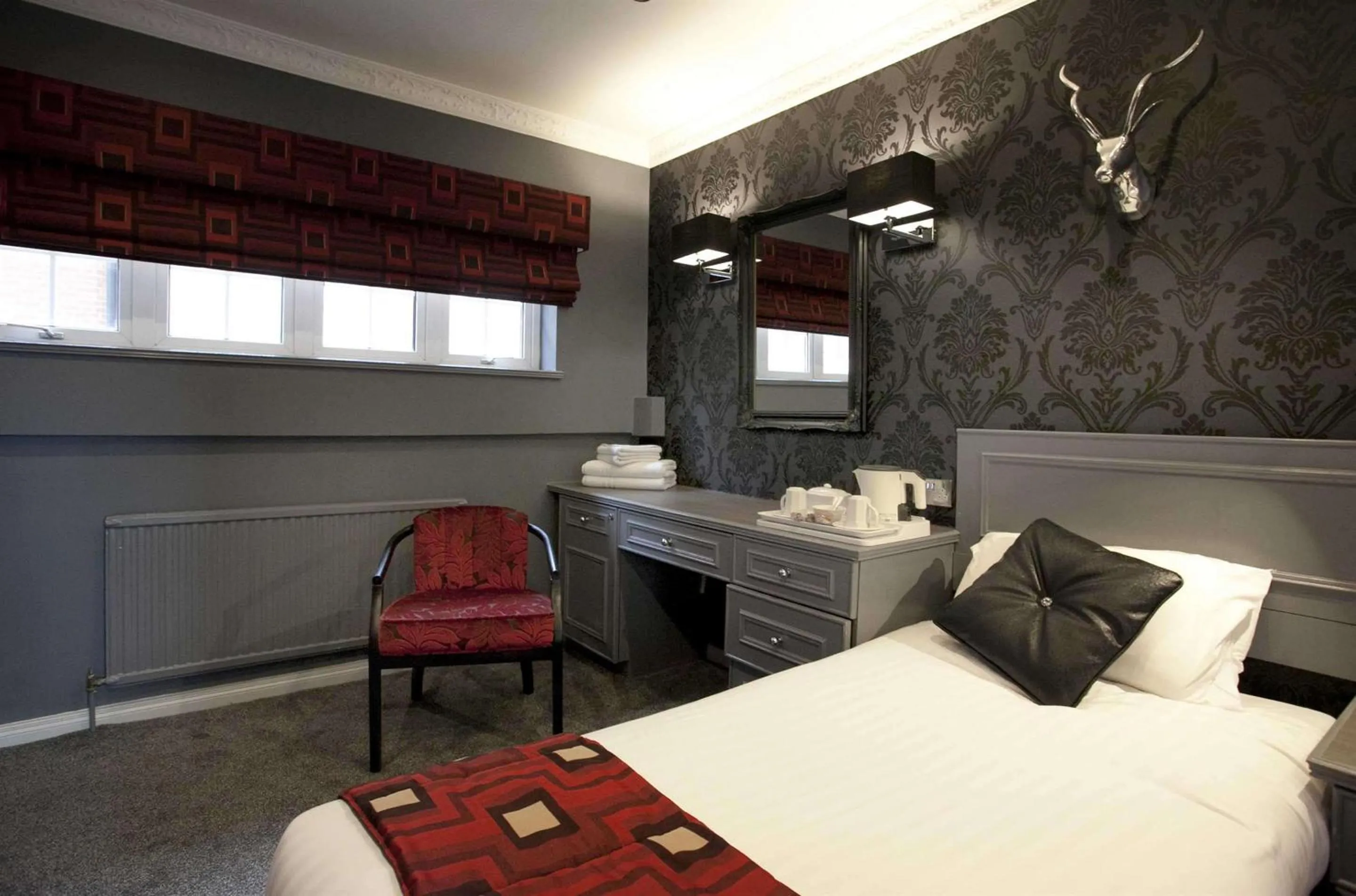 Coffee/tea facilities, Bed in St James Hotel; BW Premier Collection