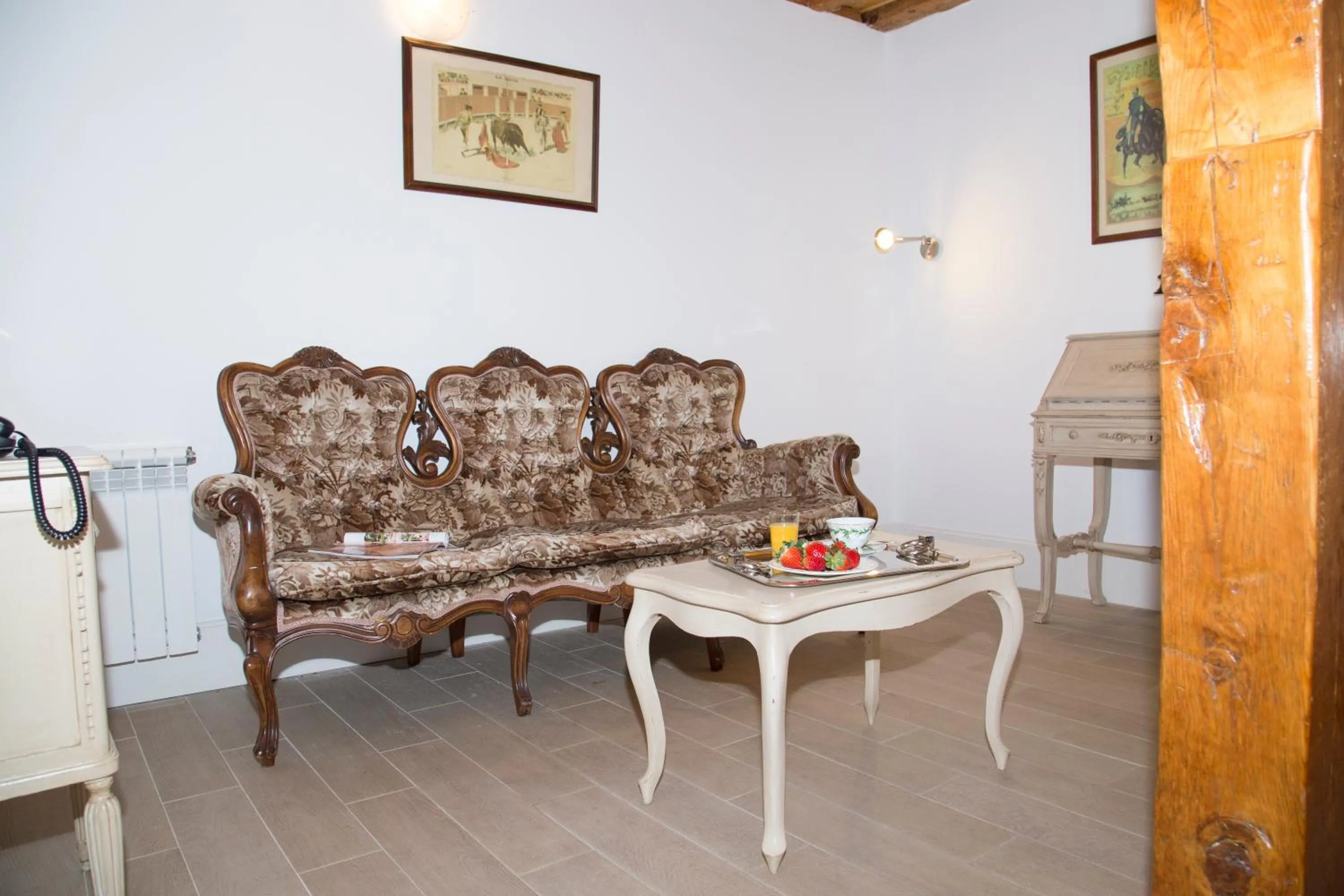 Seating area in Oriente Palace Apartments