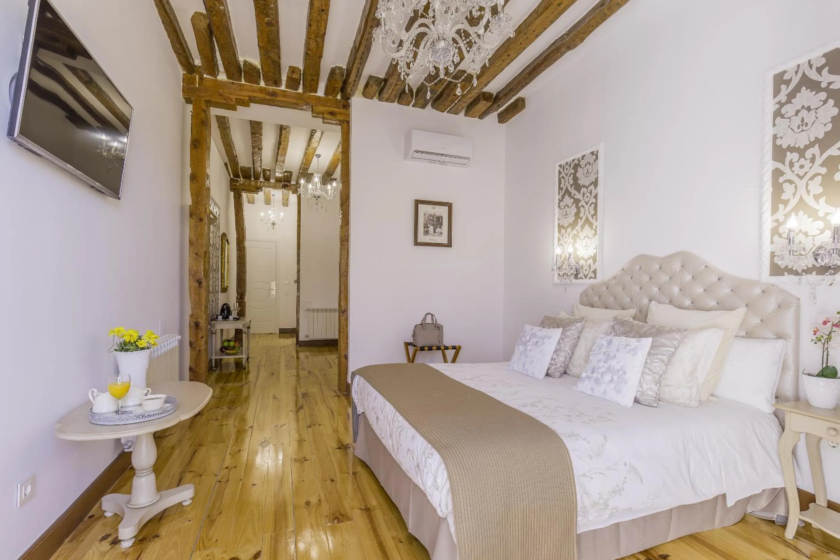 Bedroom, Bed in Oriente Palace Apartments