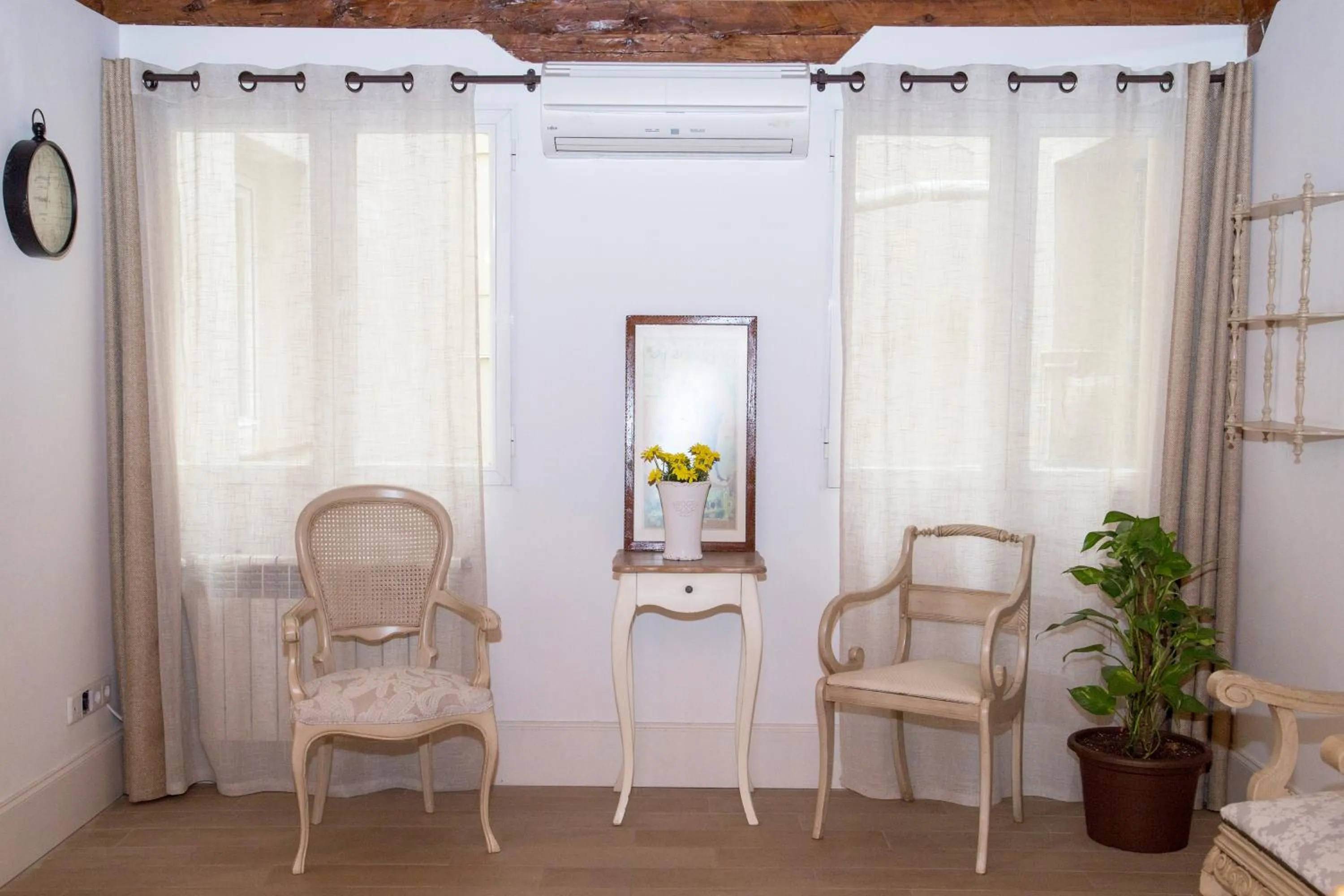 Seating area in Oriente Palace Apartments