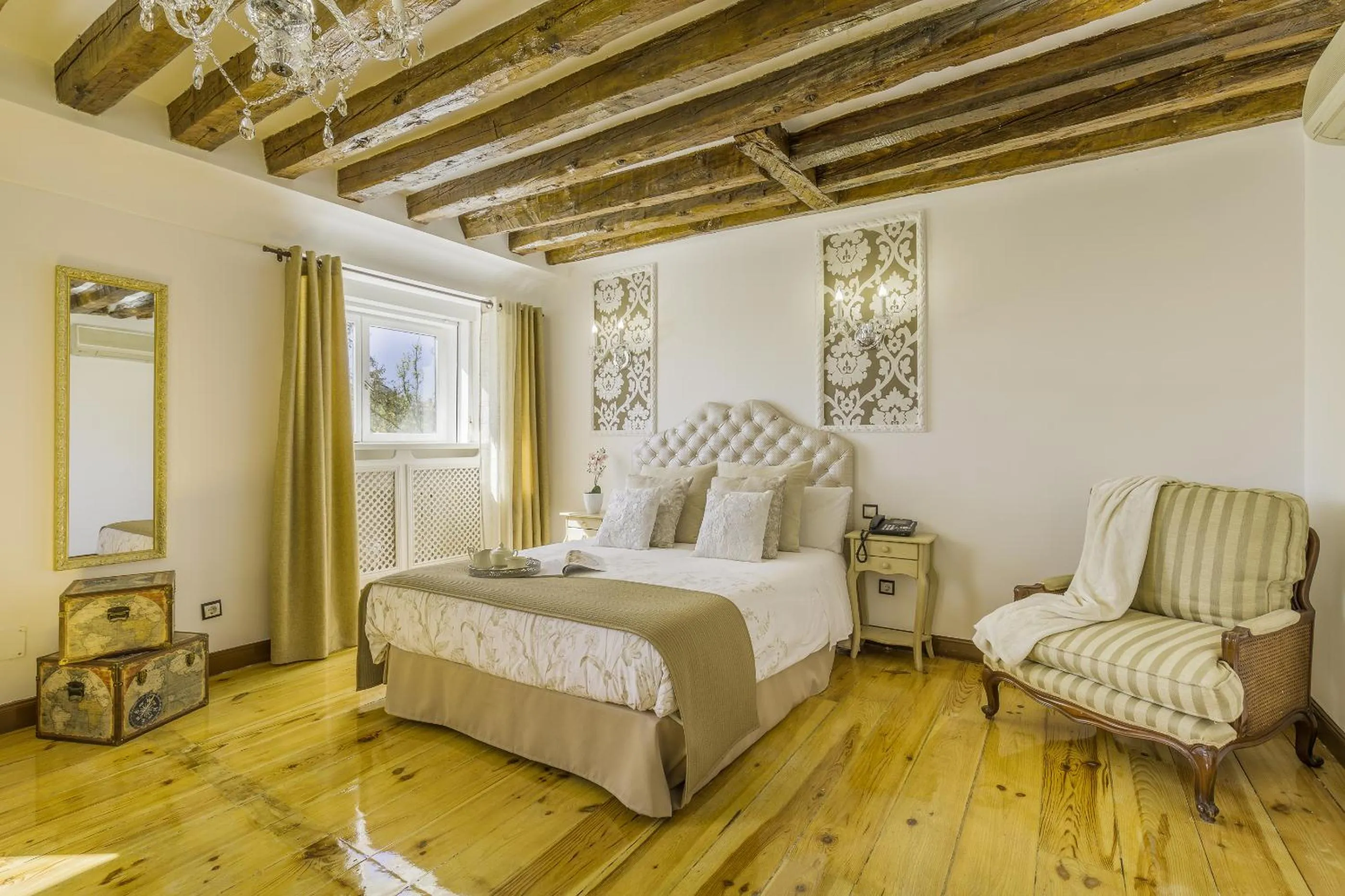 Garden view, Bed in Oriente Palace Apartments