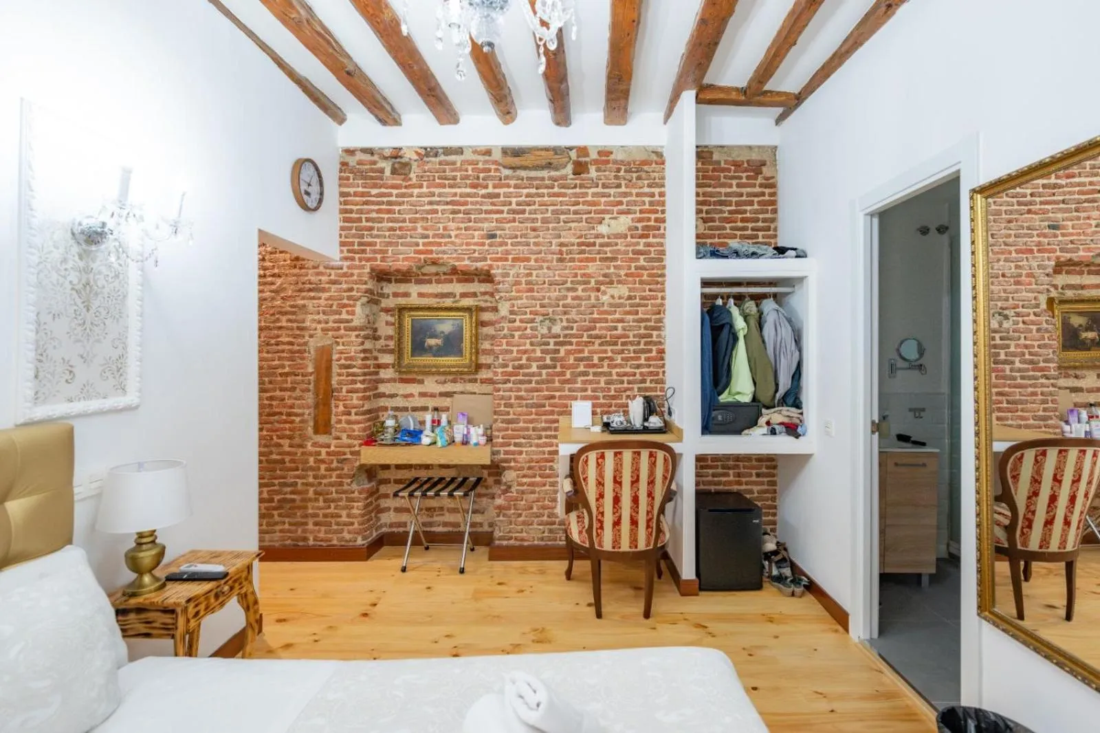 Photo of the whole room in Oriente Palace Apartments