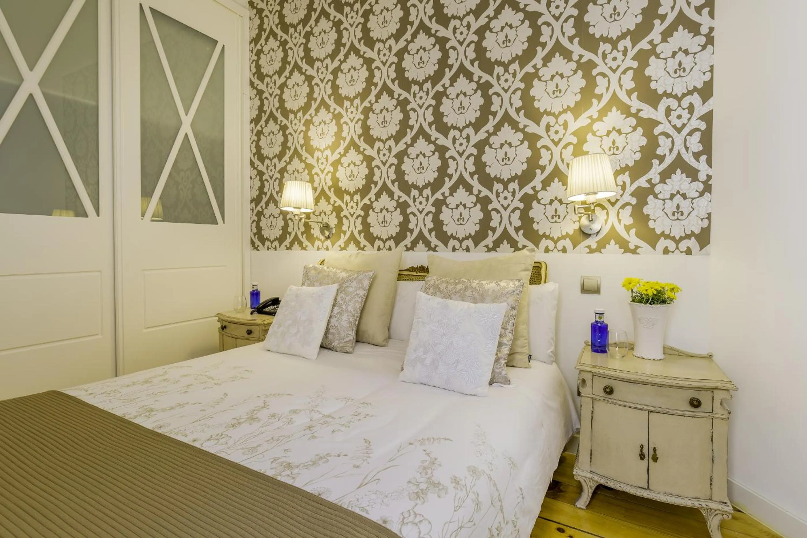 Bedroom, Bed in Oriente Palace Apartments