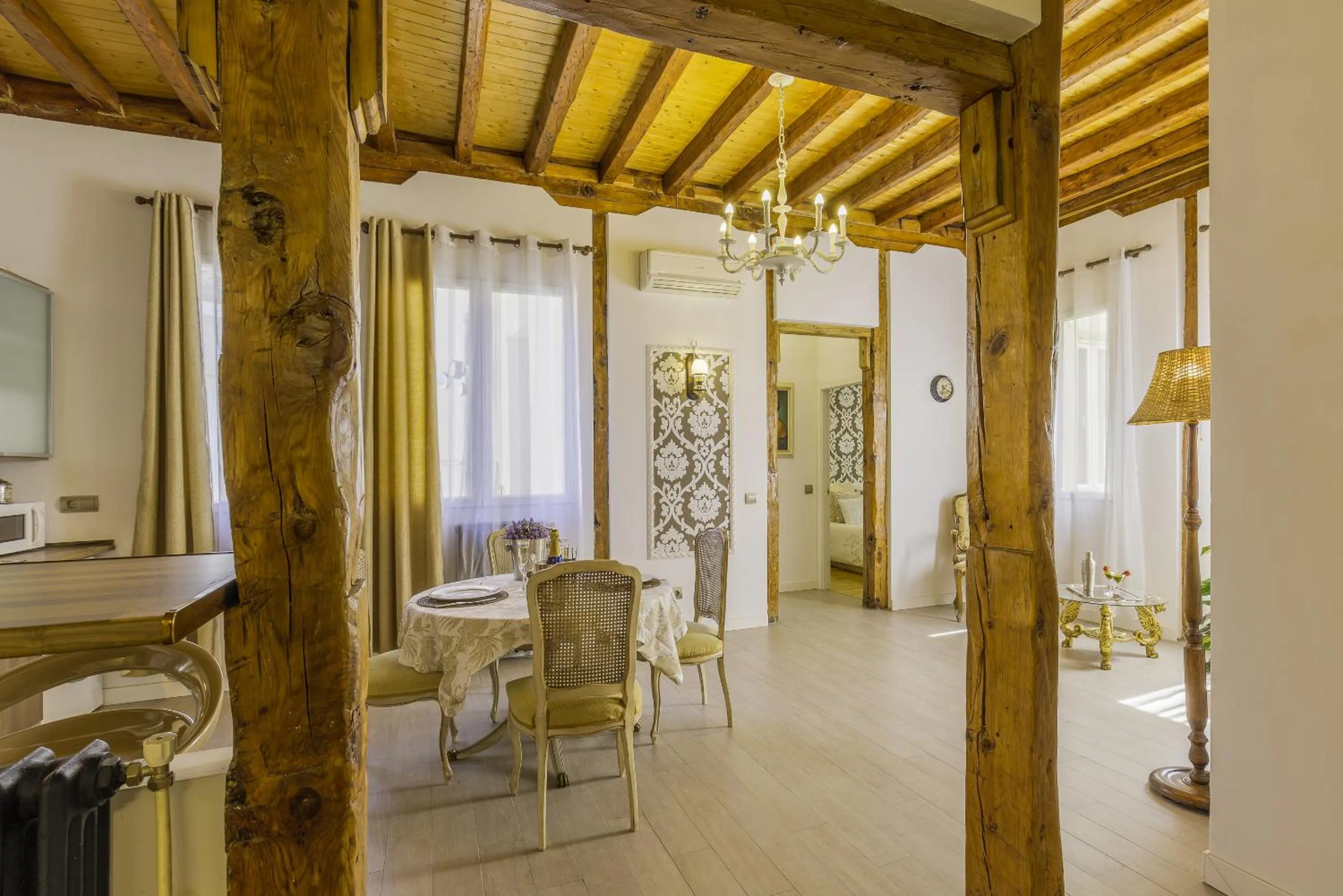 Kitchen or kitchenette in Oriente Palace Apartments