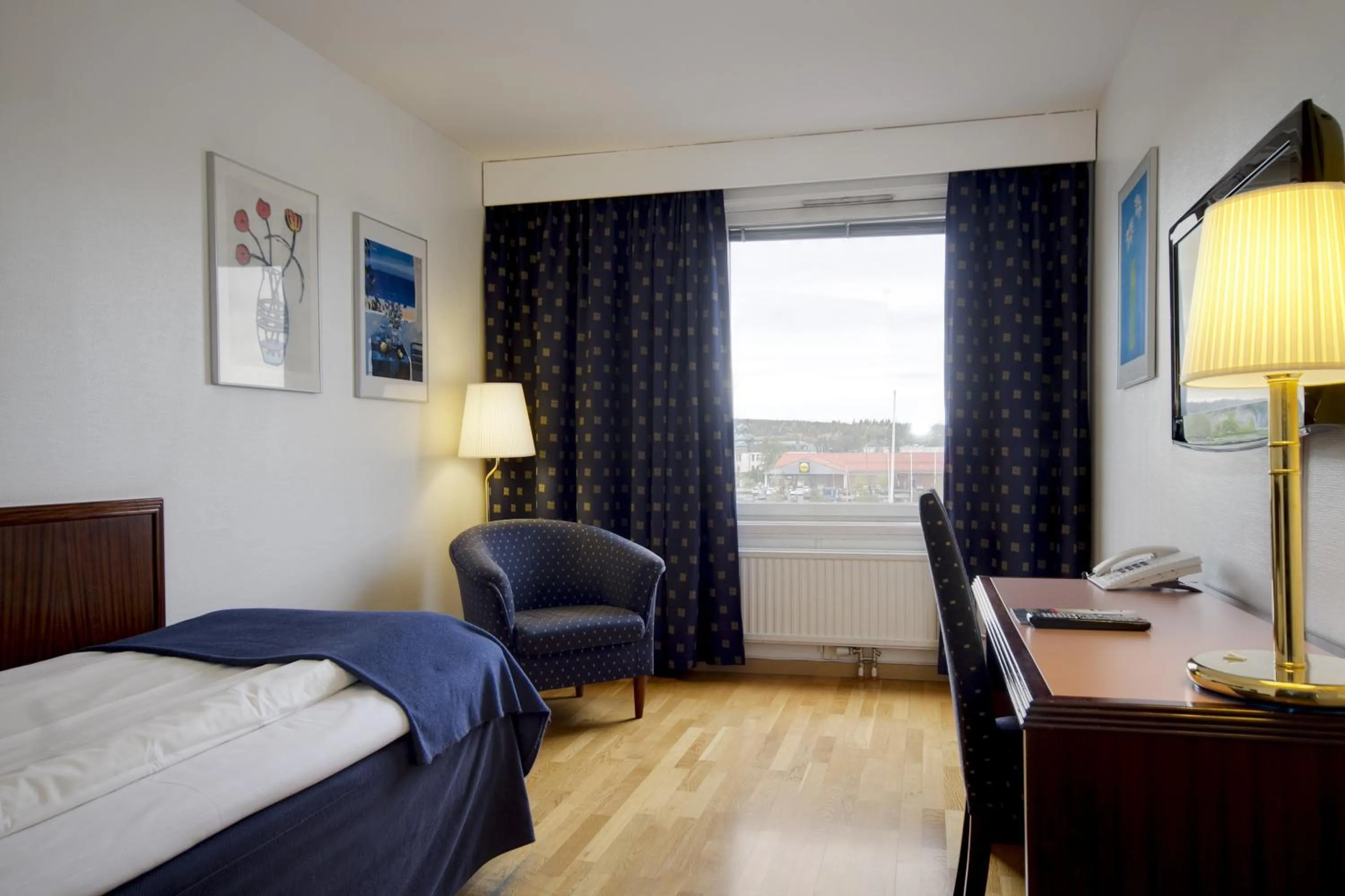 Bed in First Hotel Stadt