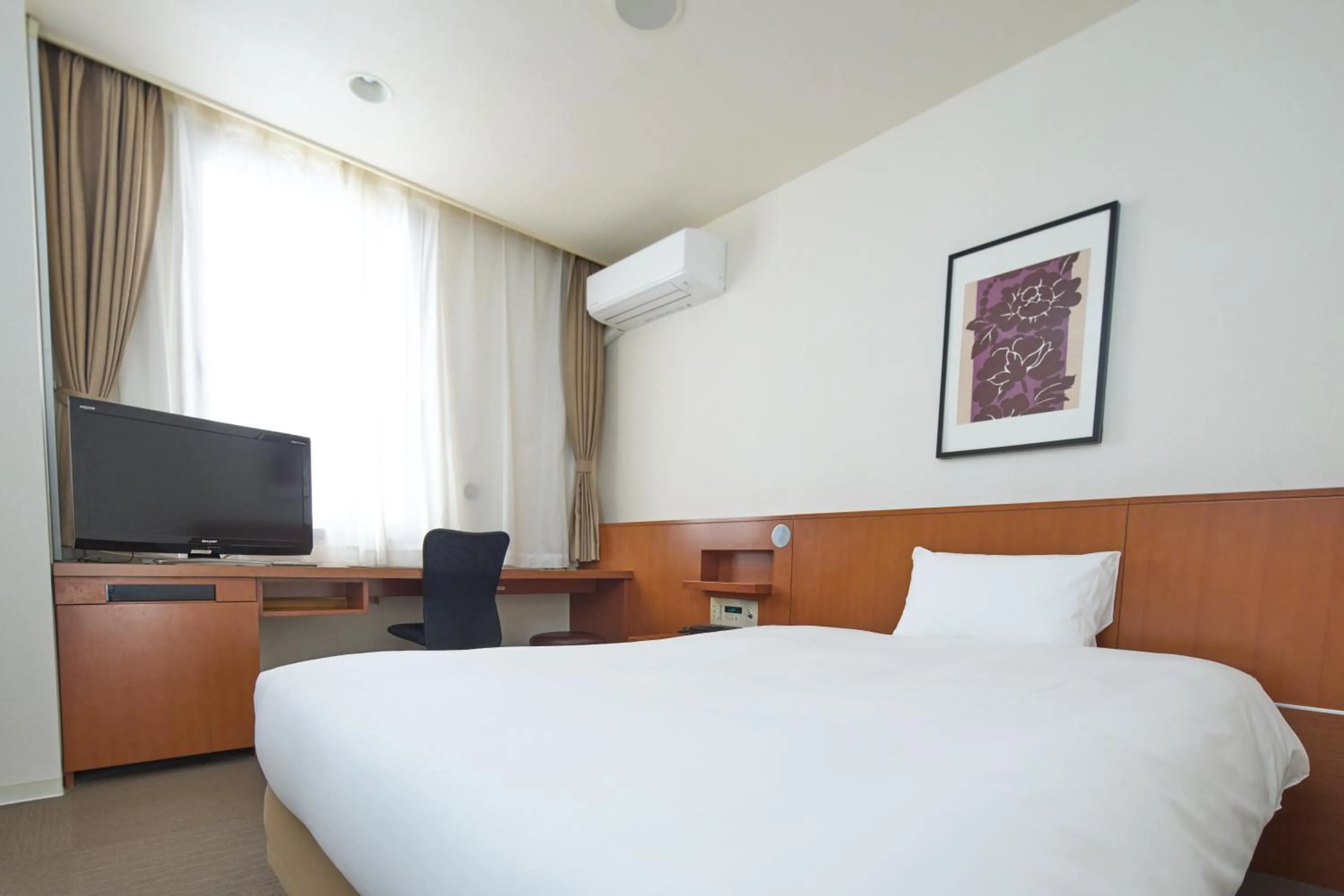 Photo of the whole room, Bed in Hotel Tohkai