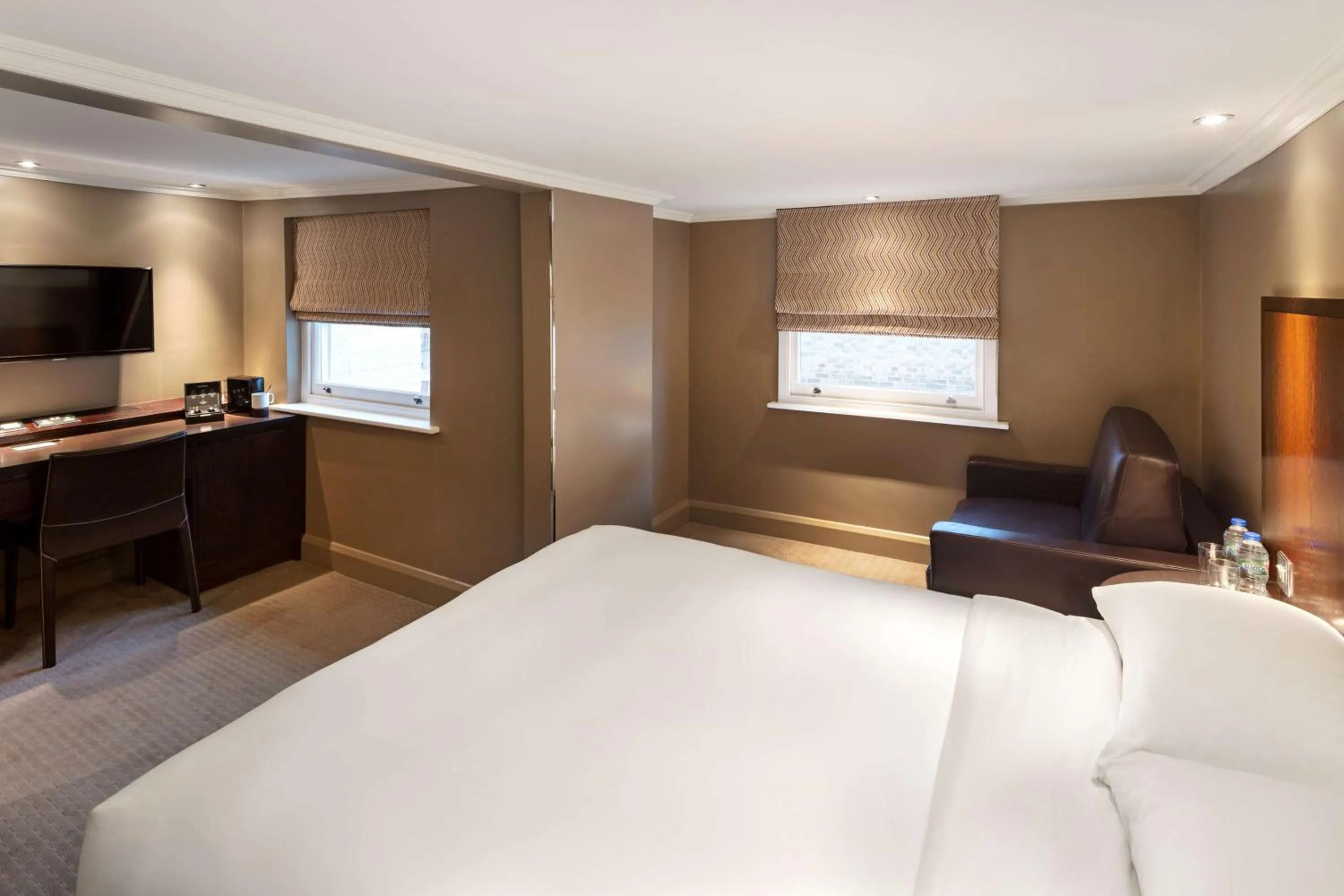 Bedroom, Bed in Radisson Blu Hotel, London Marble Arch