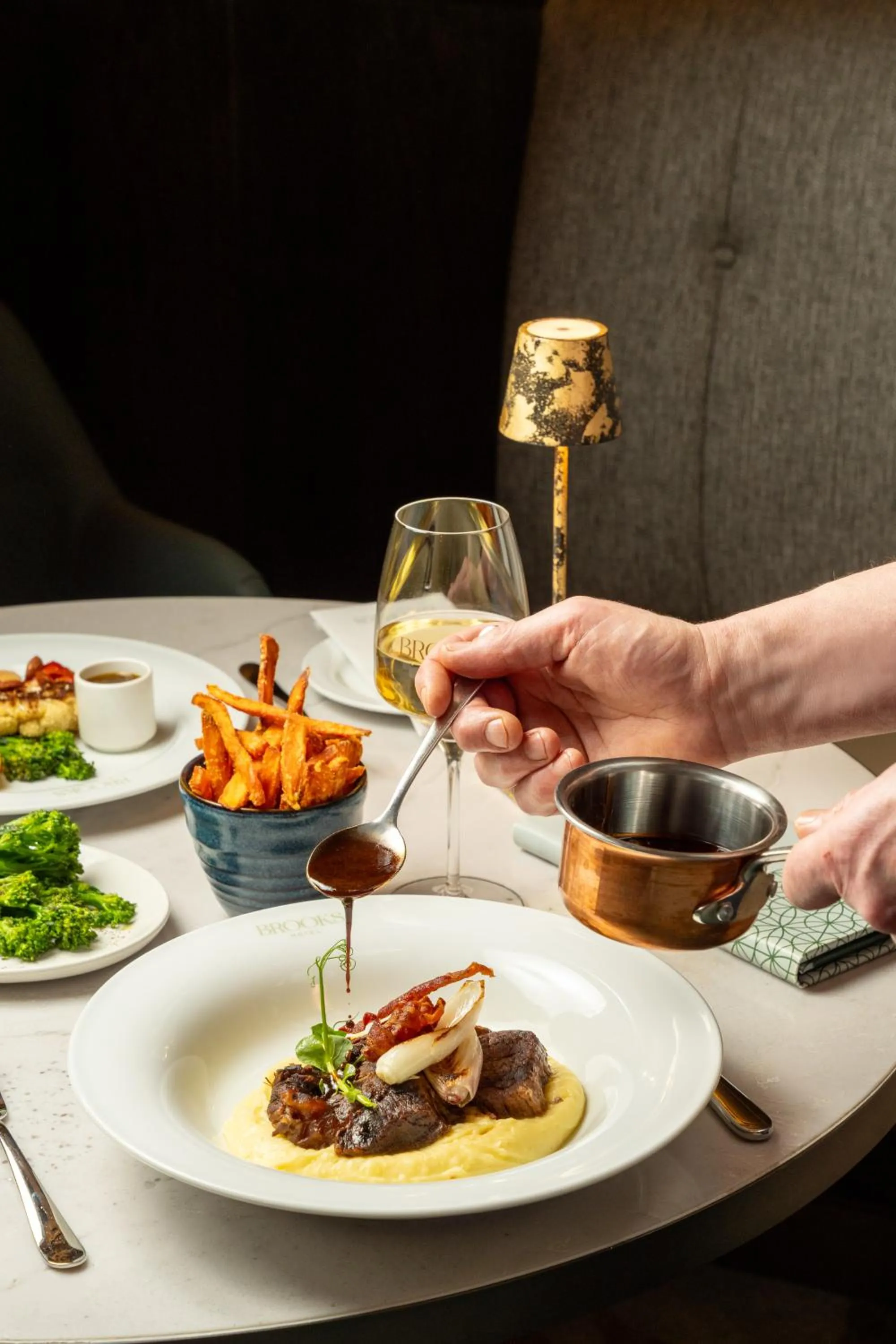 Restaurant/places to eat in Brooks Hotel