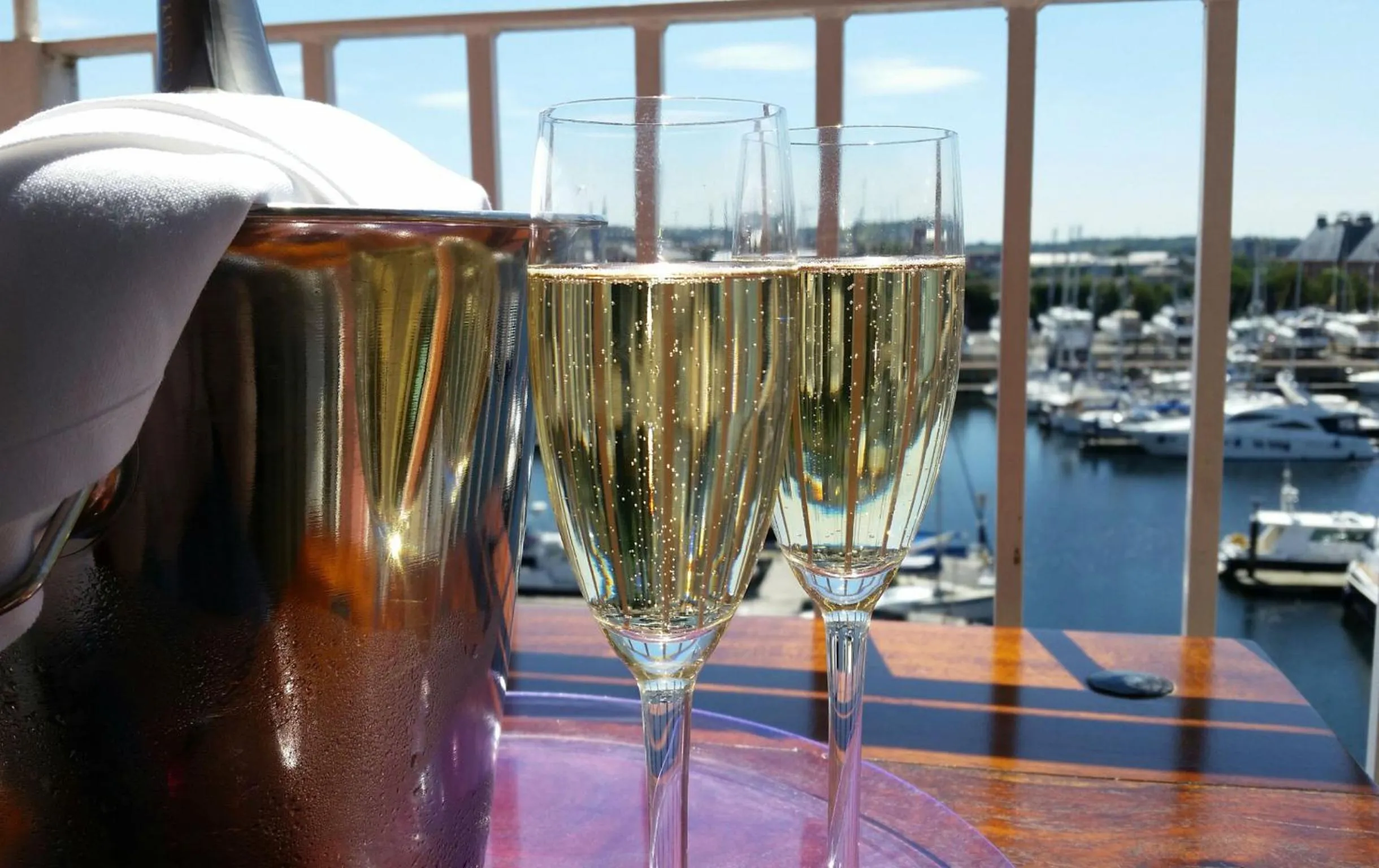 Restaurant/places to eat in Salthouse Harbour Hotel