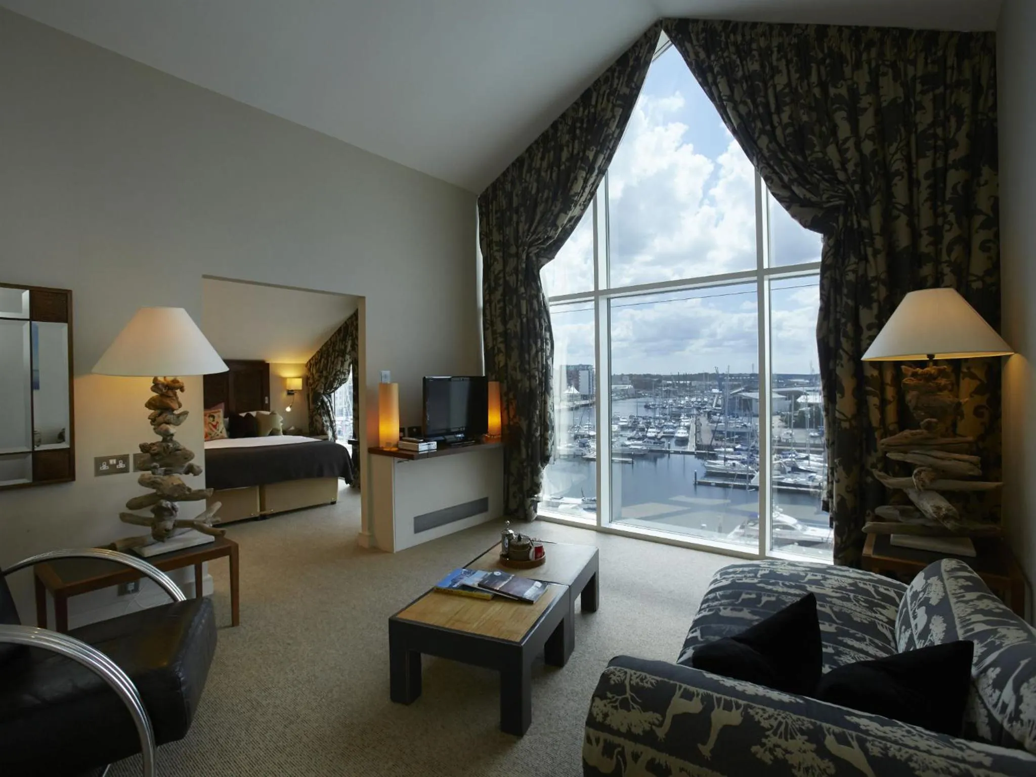 TV and multimedia in Salthouse Harbour Hotel