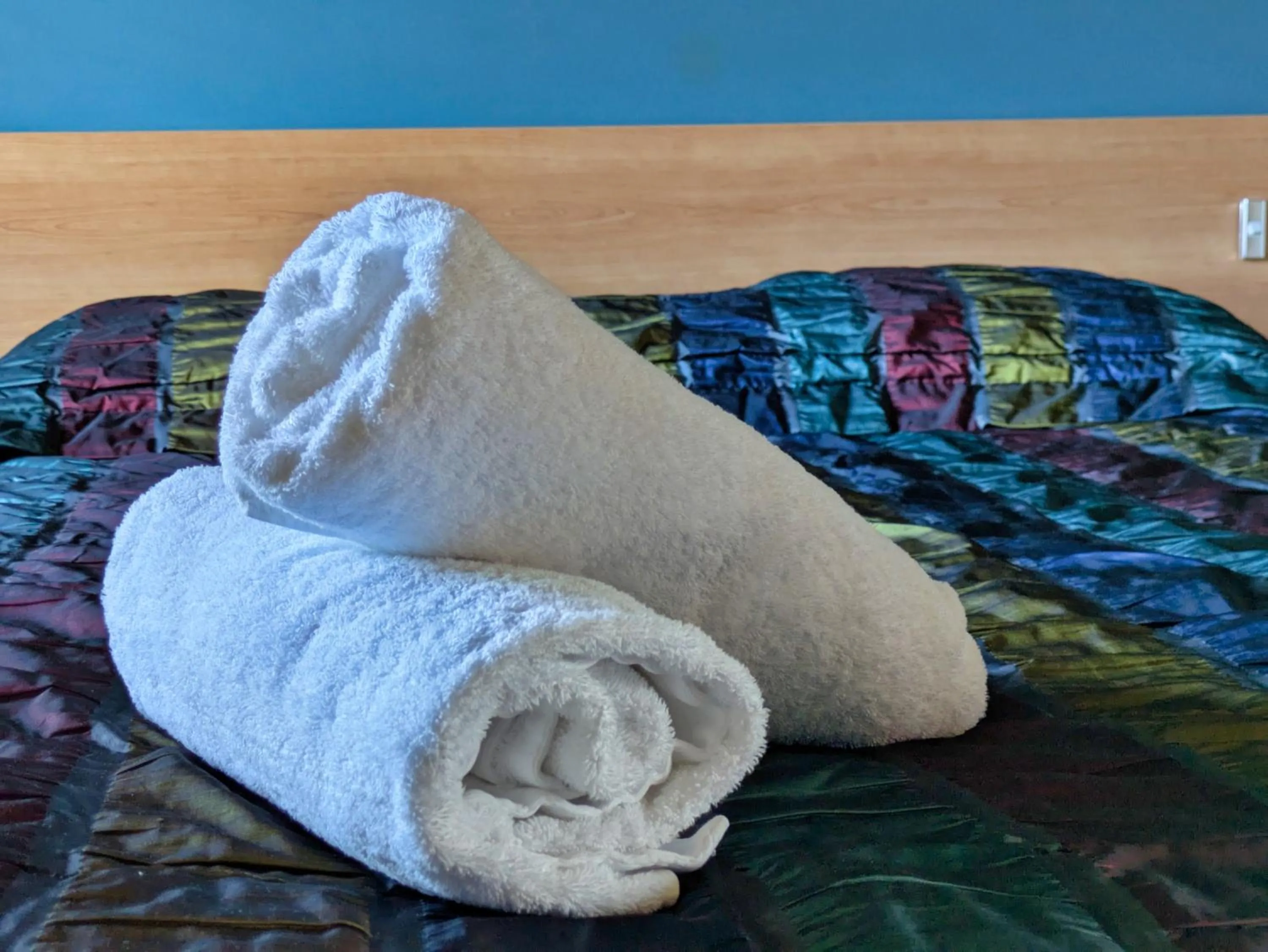 towels, Bed in Tandara Motor Inn