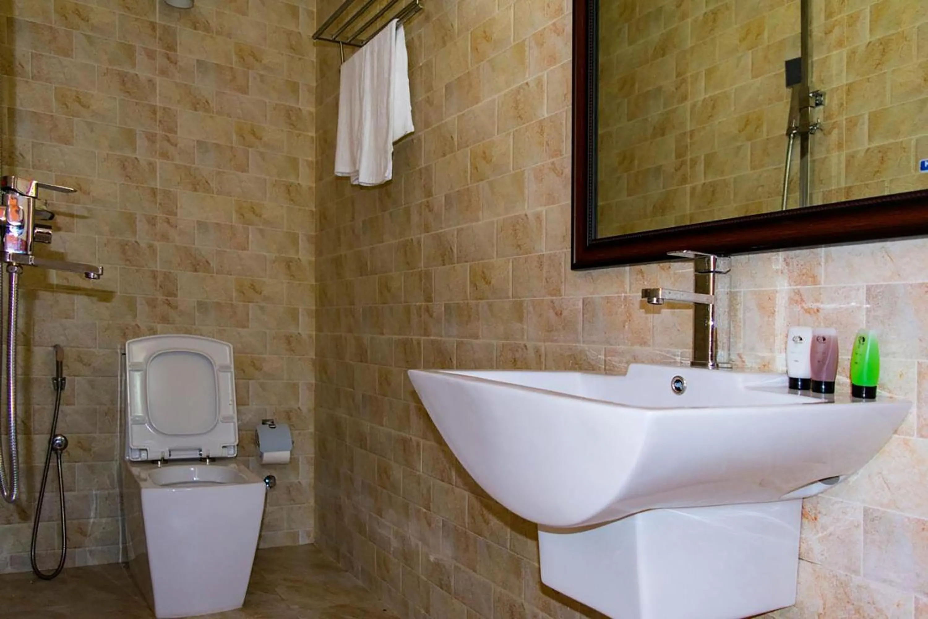 Shower in Yala Hotel Elephant Eye