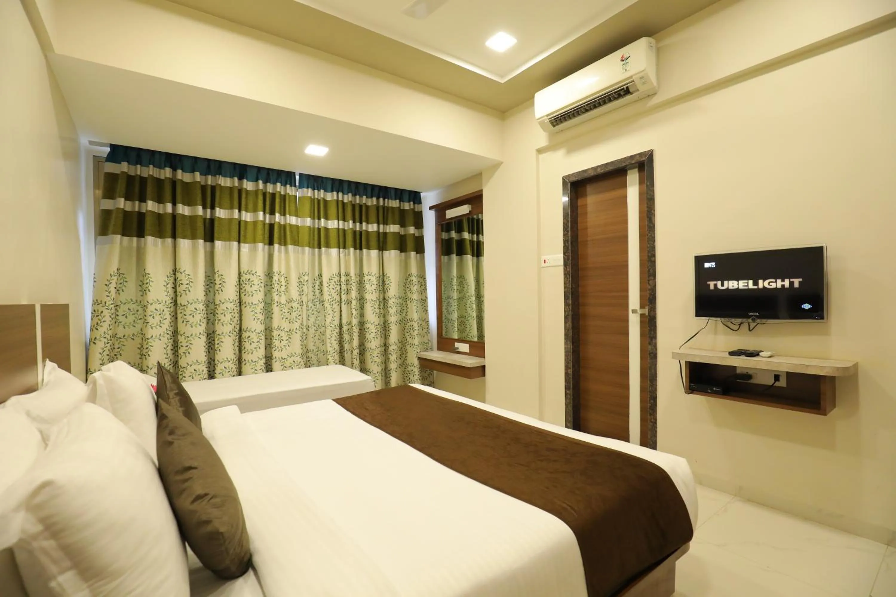 Bedroom, Bed in Highland Resort