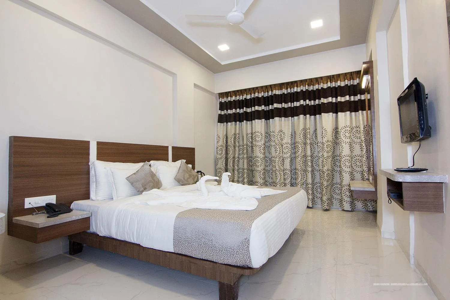 Bedroom, Bed in Highland Resort