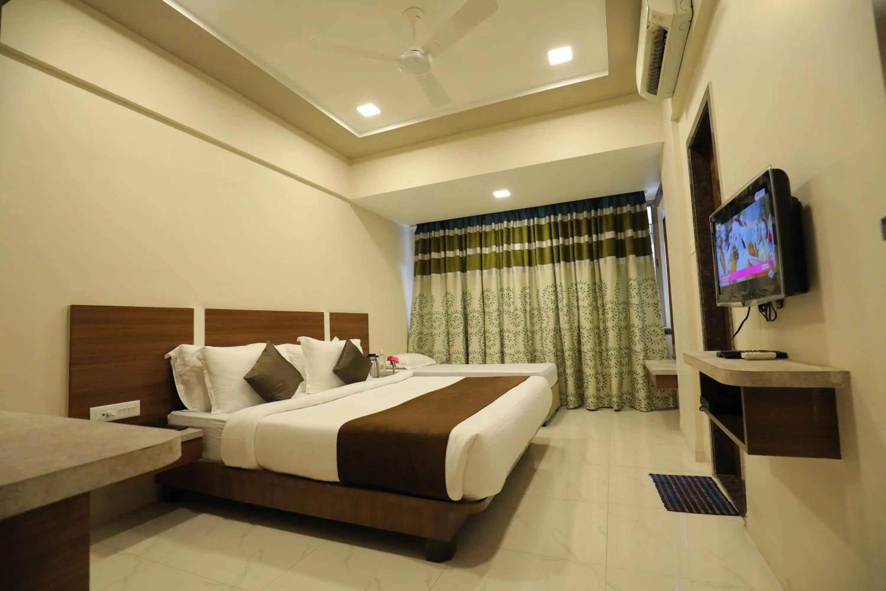 Bedroom, Bed in Highland Resort