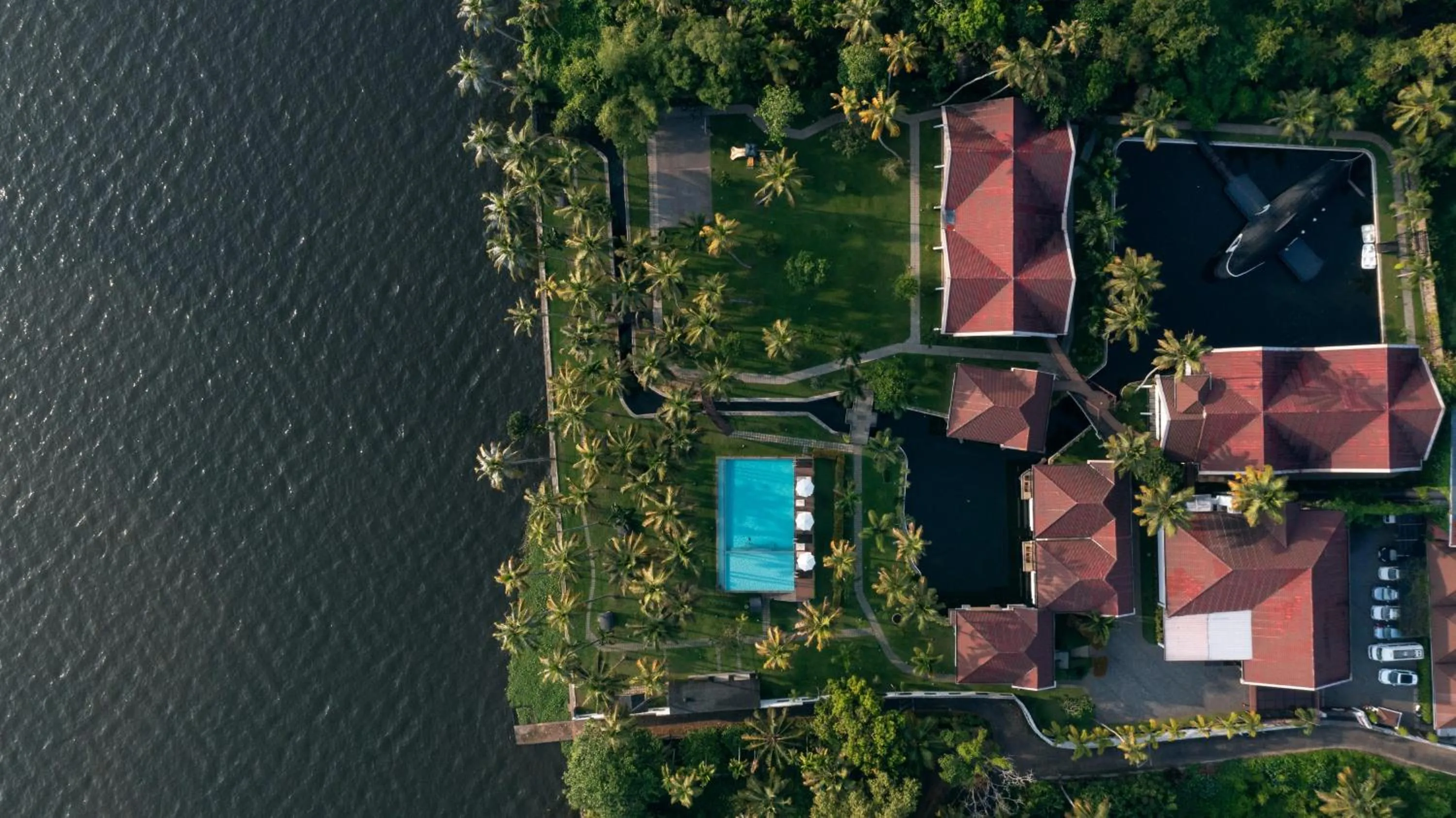 Facade/entrance in Lake Canopy Alleppey