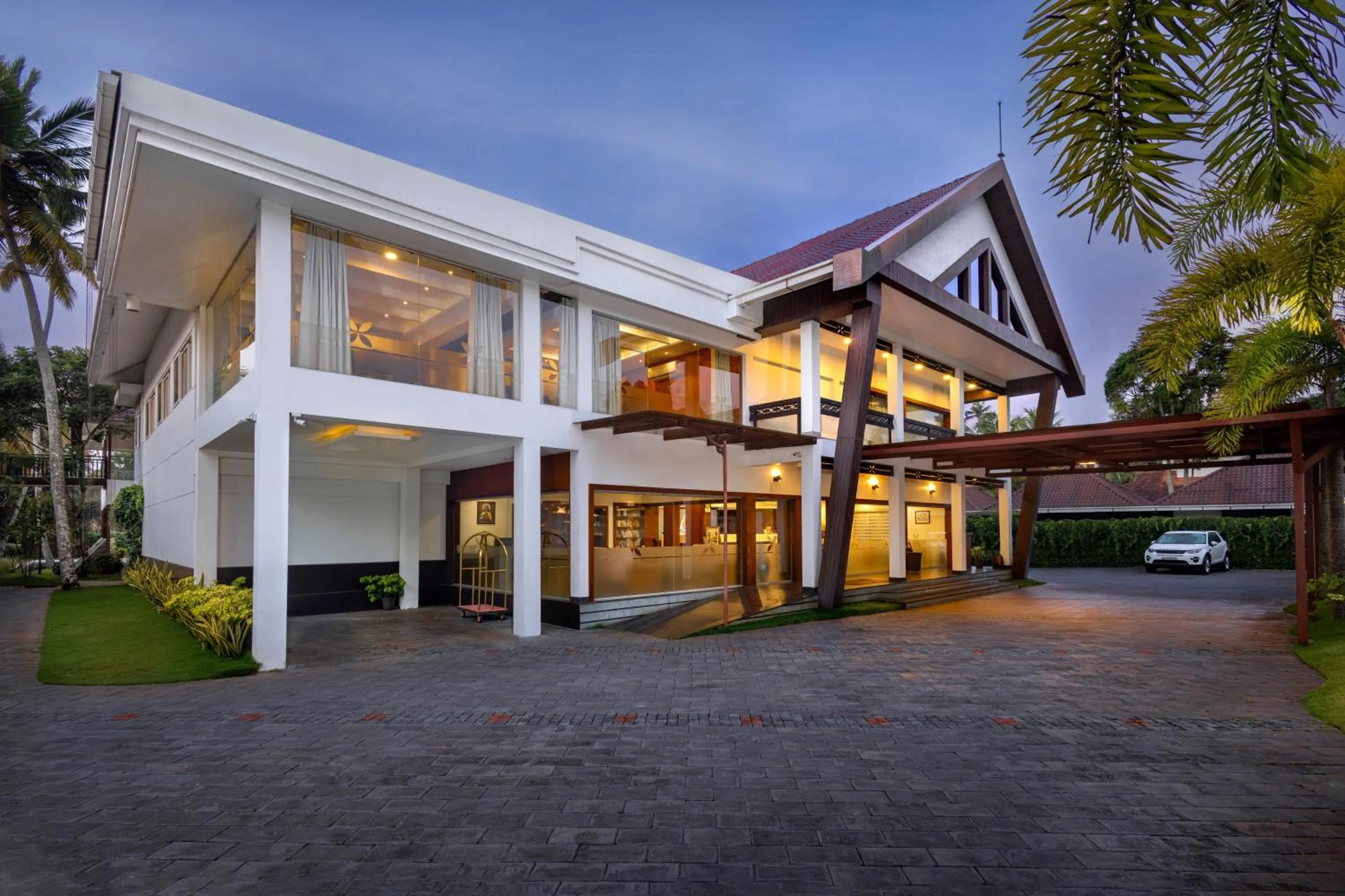 Facade/entrance in Lake Canopy Alleppey